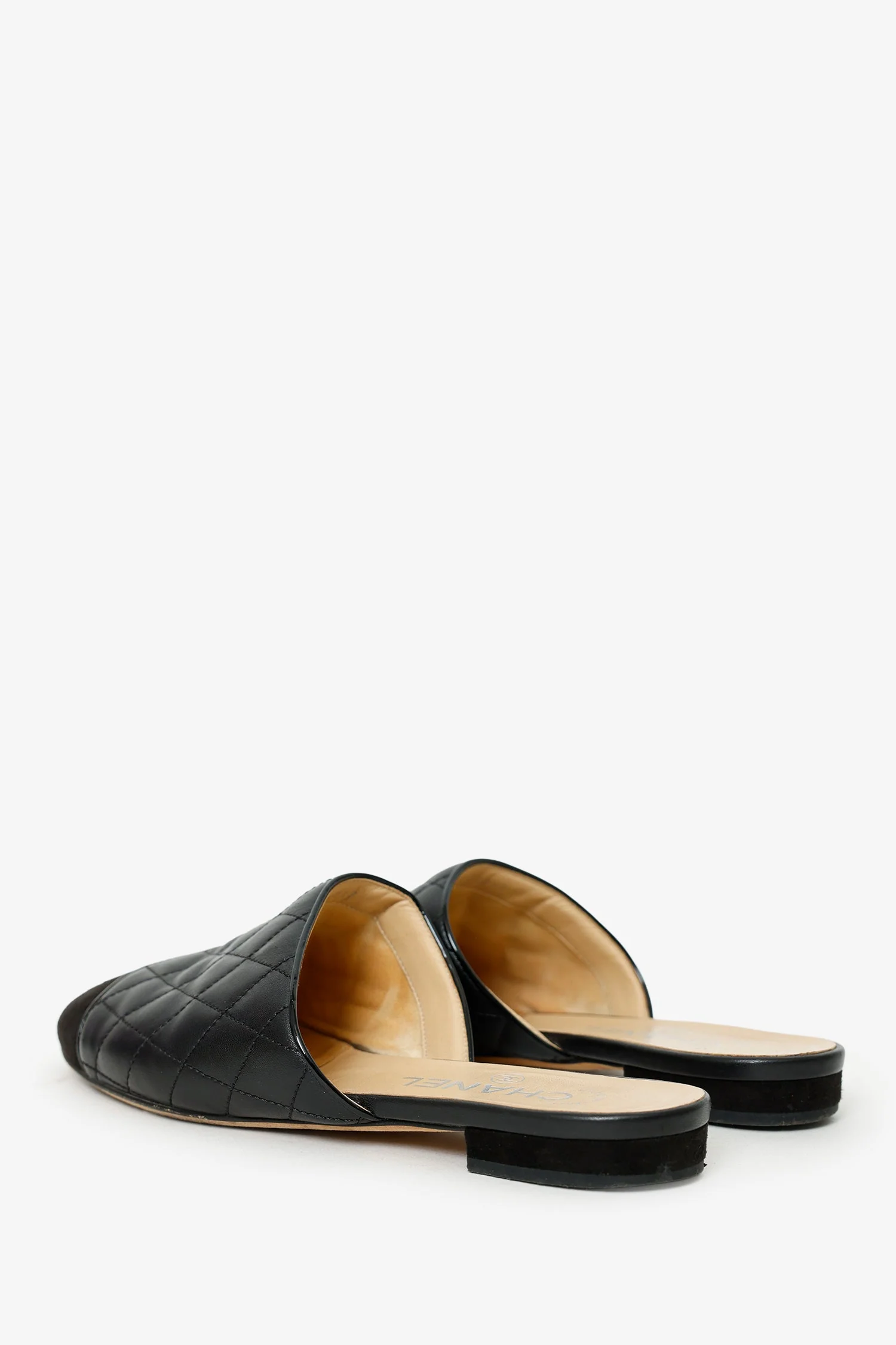Pre-Loved Chanel™ 2018 Black Lambskin CC Logo Mules Size 36.5 - Image 4