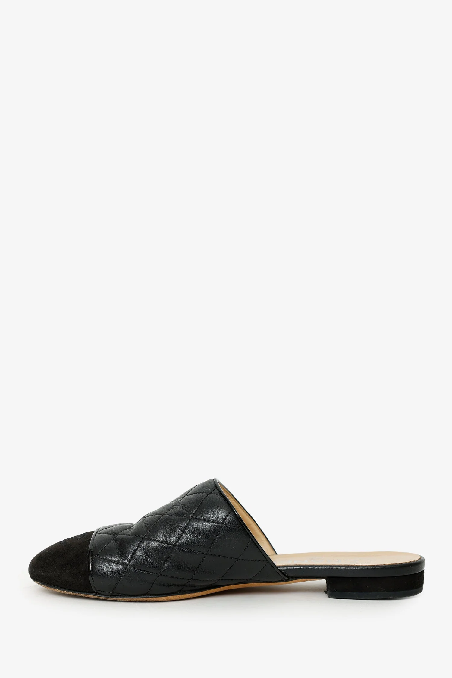 Pre-Loved Chanel™ 2018 Black Lambskin CC Logo Mules Size 36.5 - Image 5