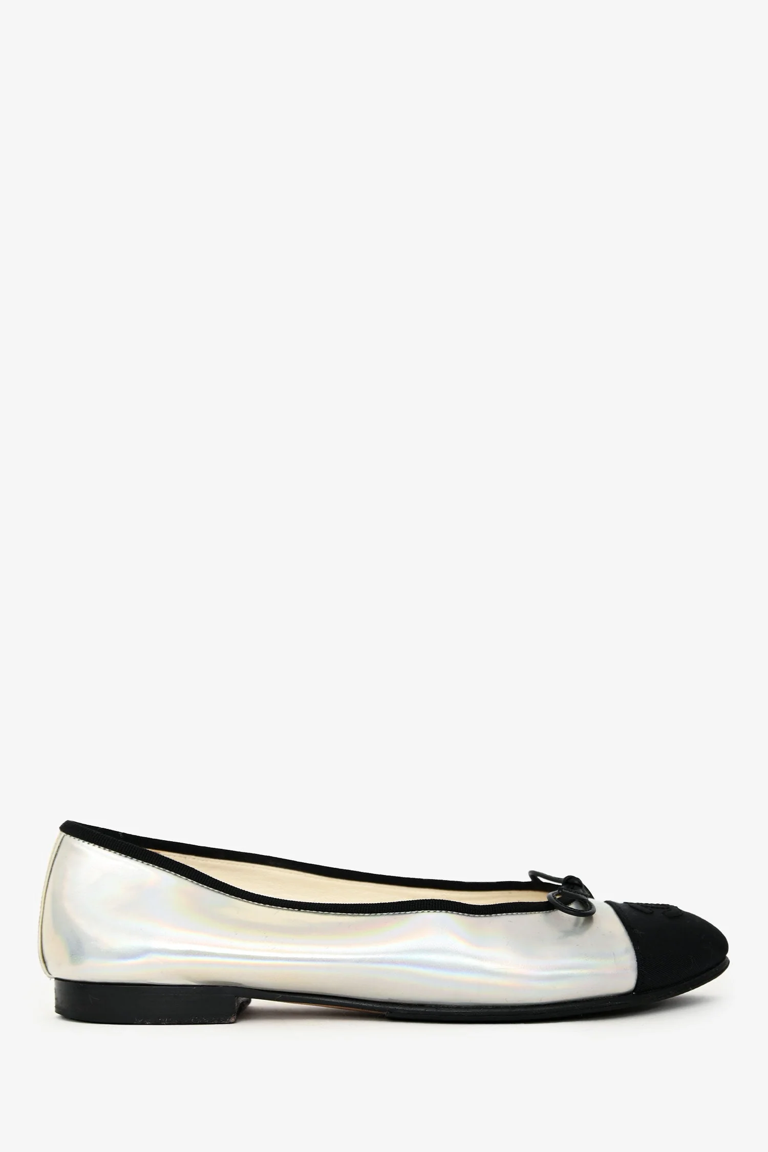 Pre-Loved Chanel™ 2018 Black/Silver Iridescent Ballerina Flats Size 38