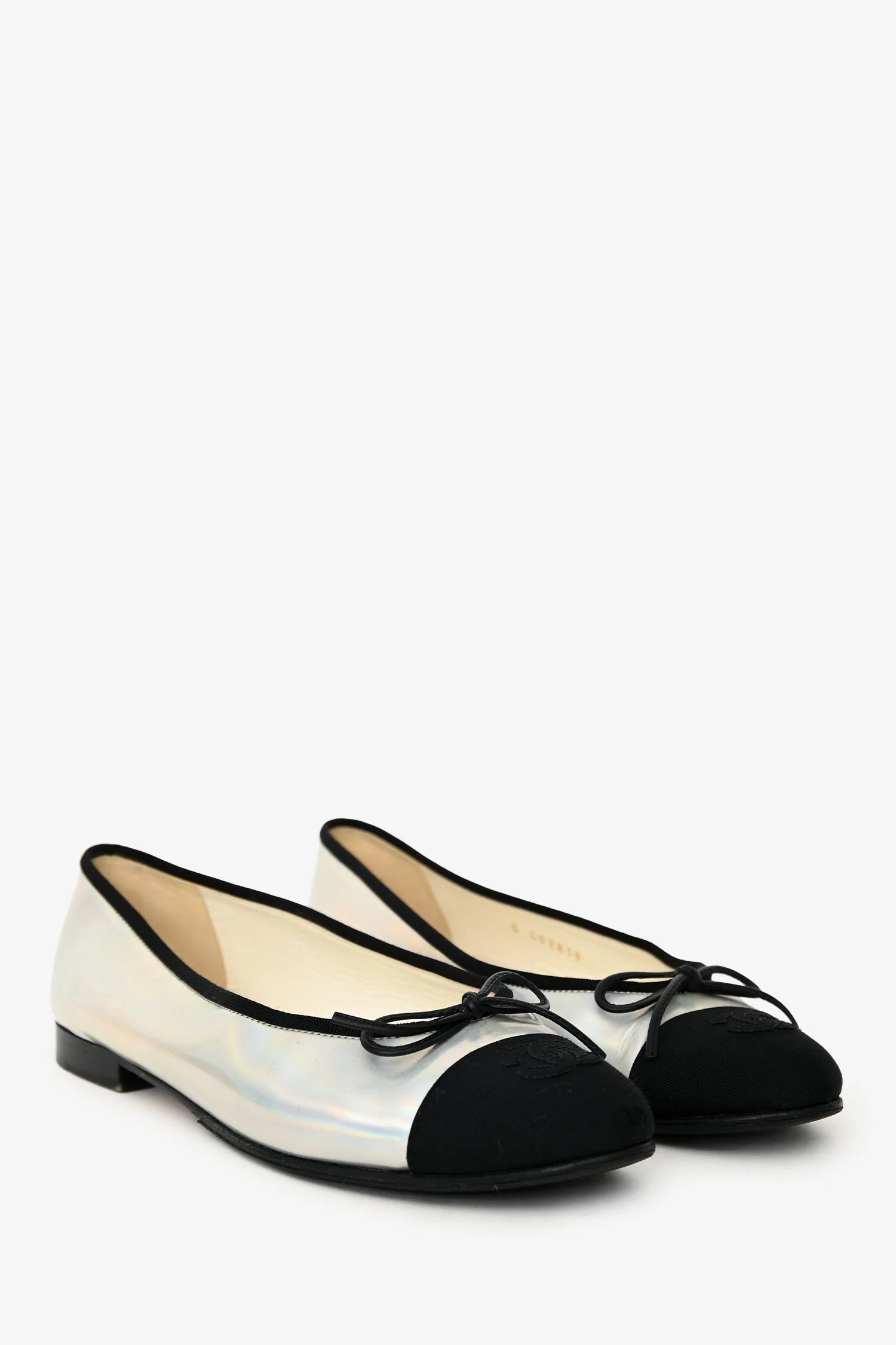 Pre-Loved Chanel™ 2018 Black/Silver Iridescent Ballerina Flats Size 38 - Image 2