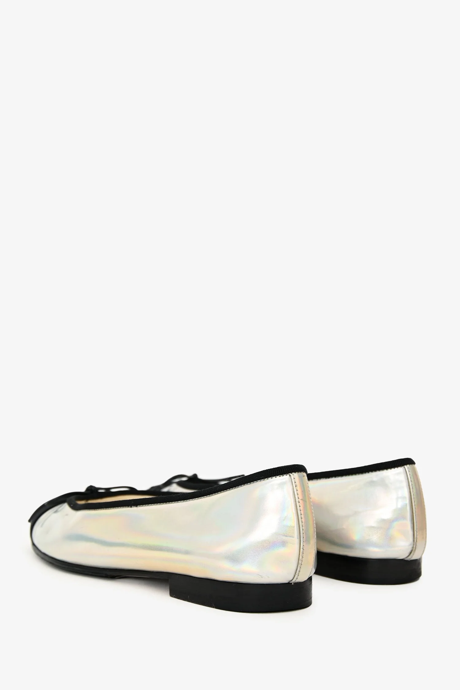 Pre-Loved Chanel™ 2018 Black/Silver Iridescent Ballerina Flats Size 38 - Image 4