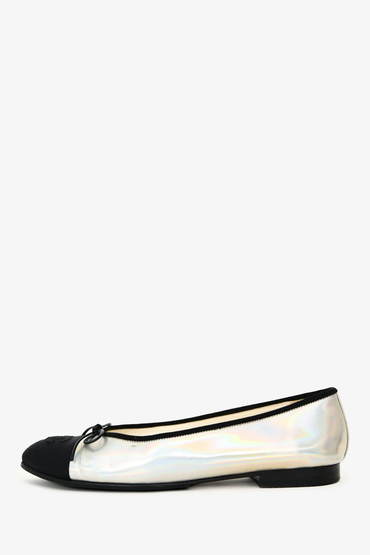 Pre-Loved Chanel™ 2018 Black/Silver Iridescent Ballerina Flats Size 38 - Image 5