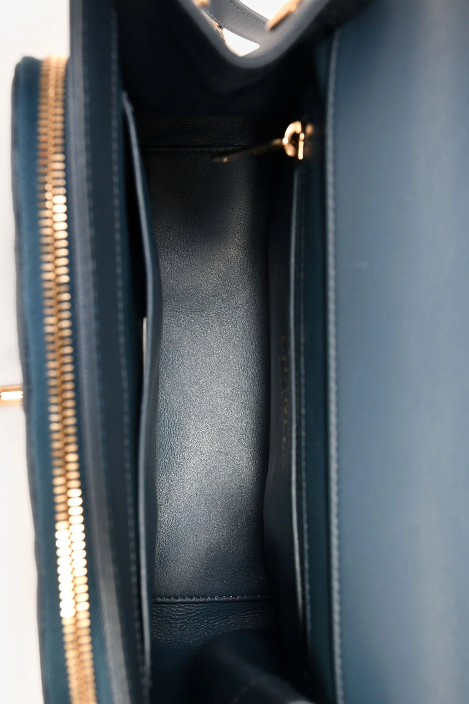 Pre-Loved Chanel™ 2018 Blue Caviar Leather Business Affinity Top Handle Bag - Image 6