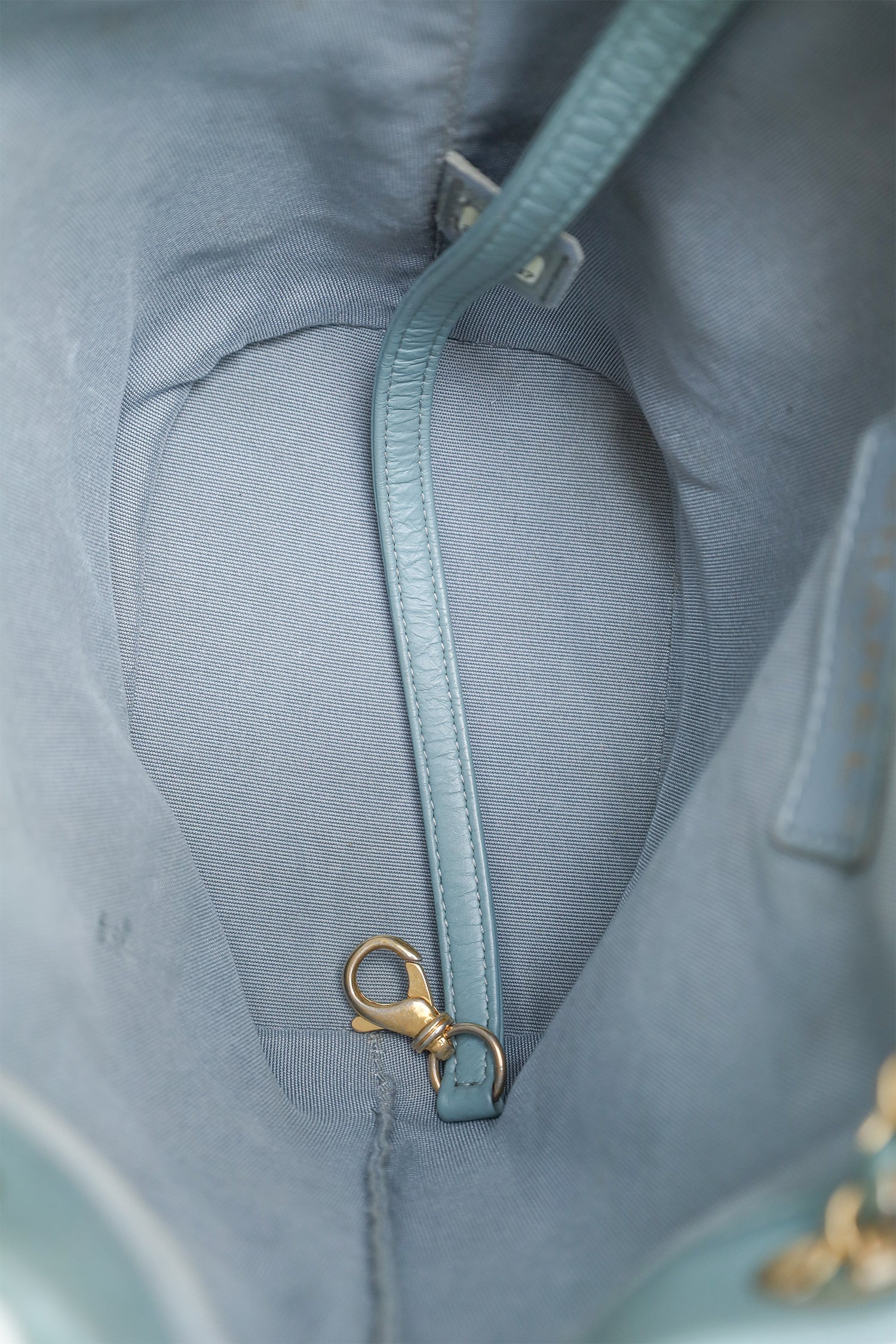 Pre-Loved Chanel™ 2018 Blue Leather Paris-Greece Small Coco Pleats Bucket Bag - Image 7