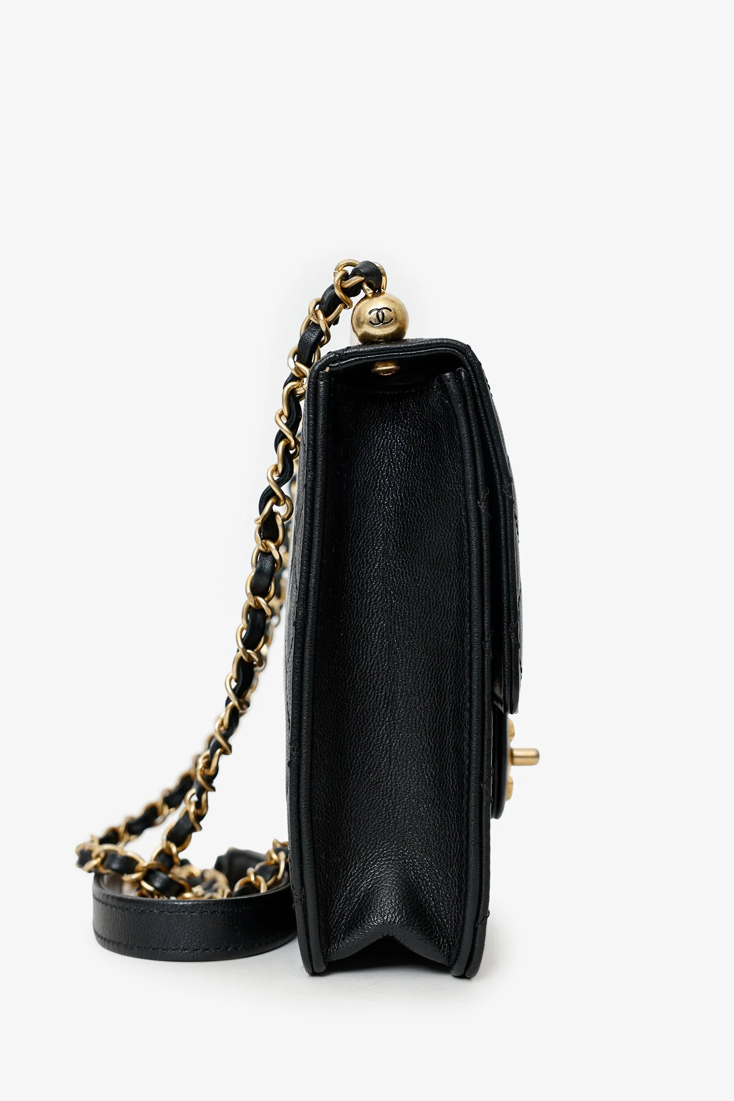 Pre-Loved Chanel™  2019-20 Black Quilted Goatskin Mini Chic Pearls Flap Bag - Image 2