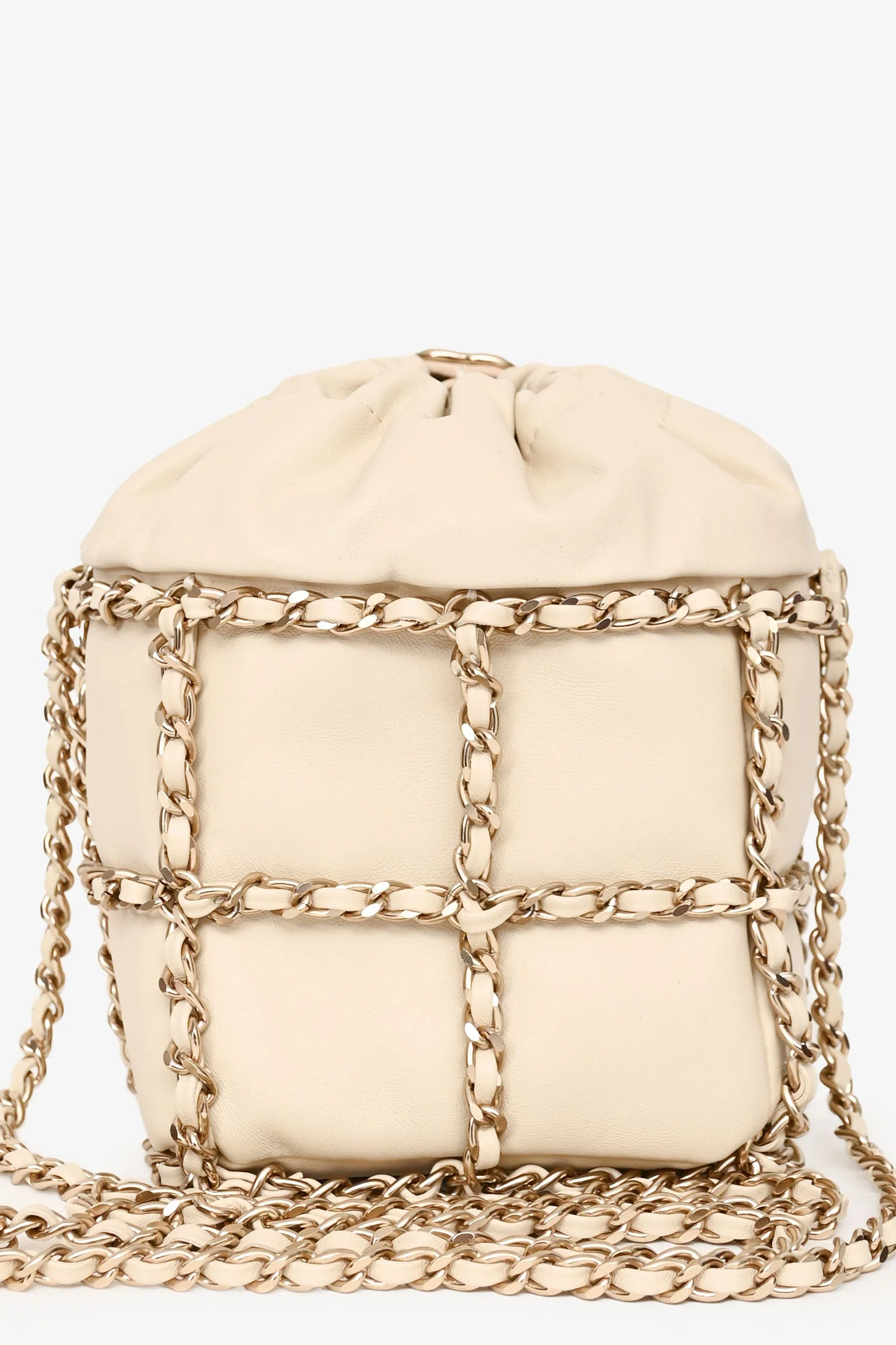 Pre-Loved Chanel™ 2019-20 Cream Lambskin Leather Bucket Chain Drawstring Bag - Image 2