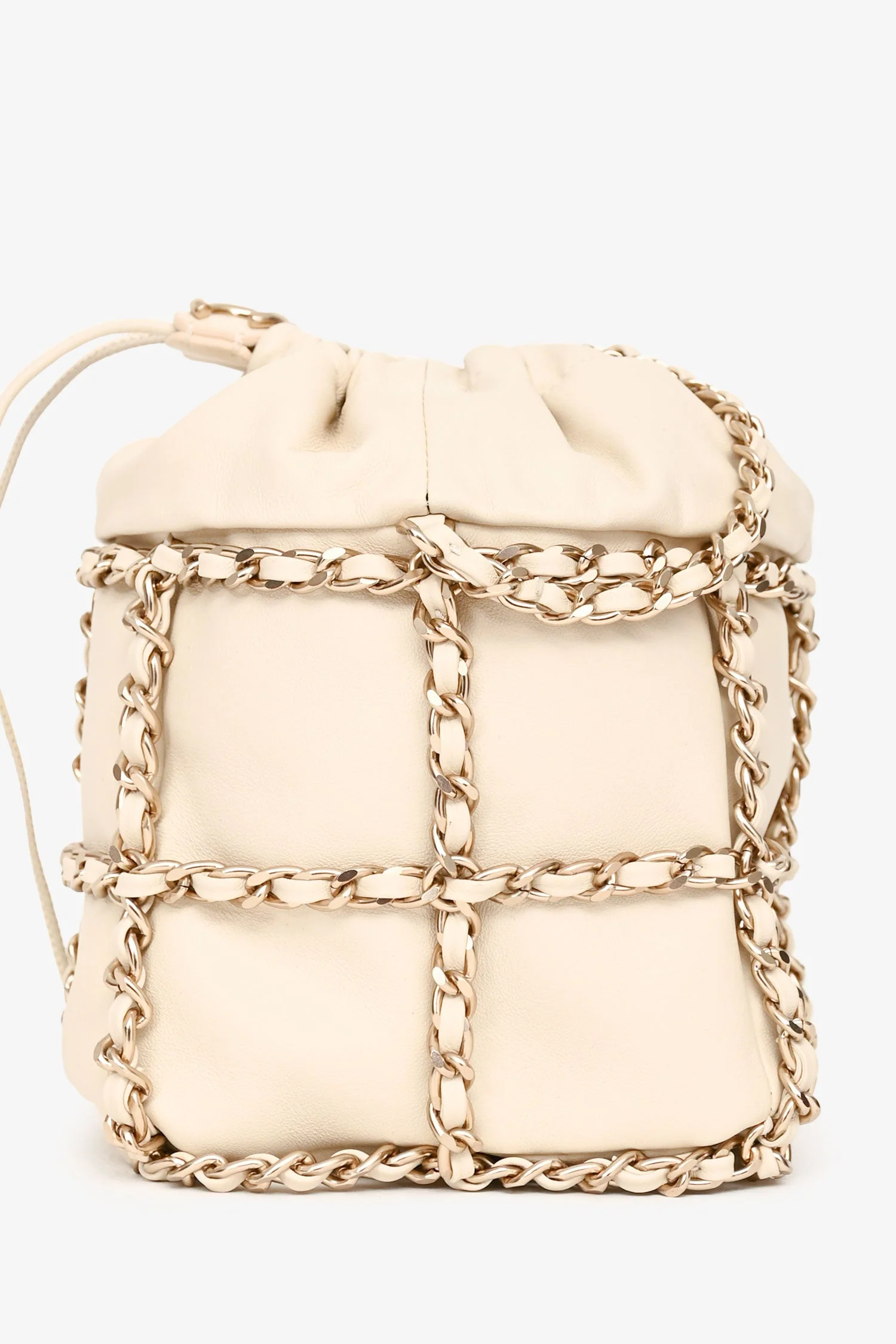 Pre-Loved Chanel™ 2019-20 Cream Lambskin Leather Bucket Chain Drawstring Bag - Image 3