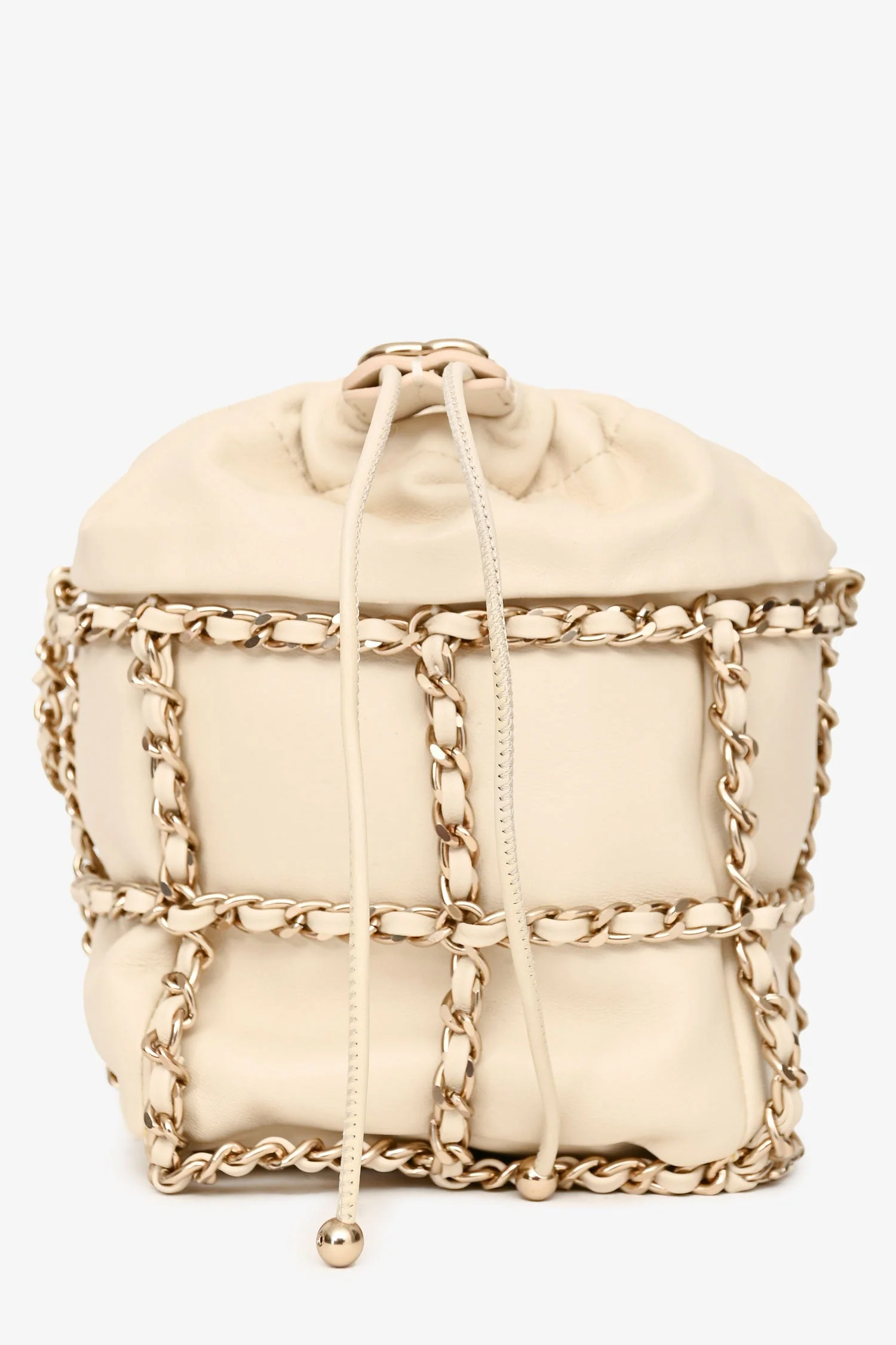 Pre-Loved Chanel™ 2019-20 Cream Lambskin Leather Bucket Chain Drawstring Bag - Image 4