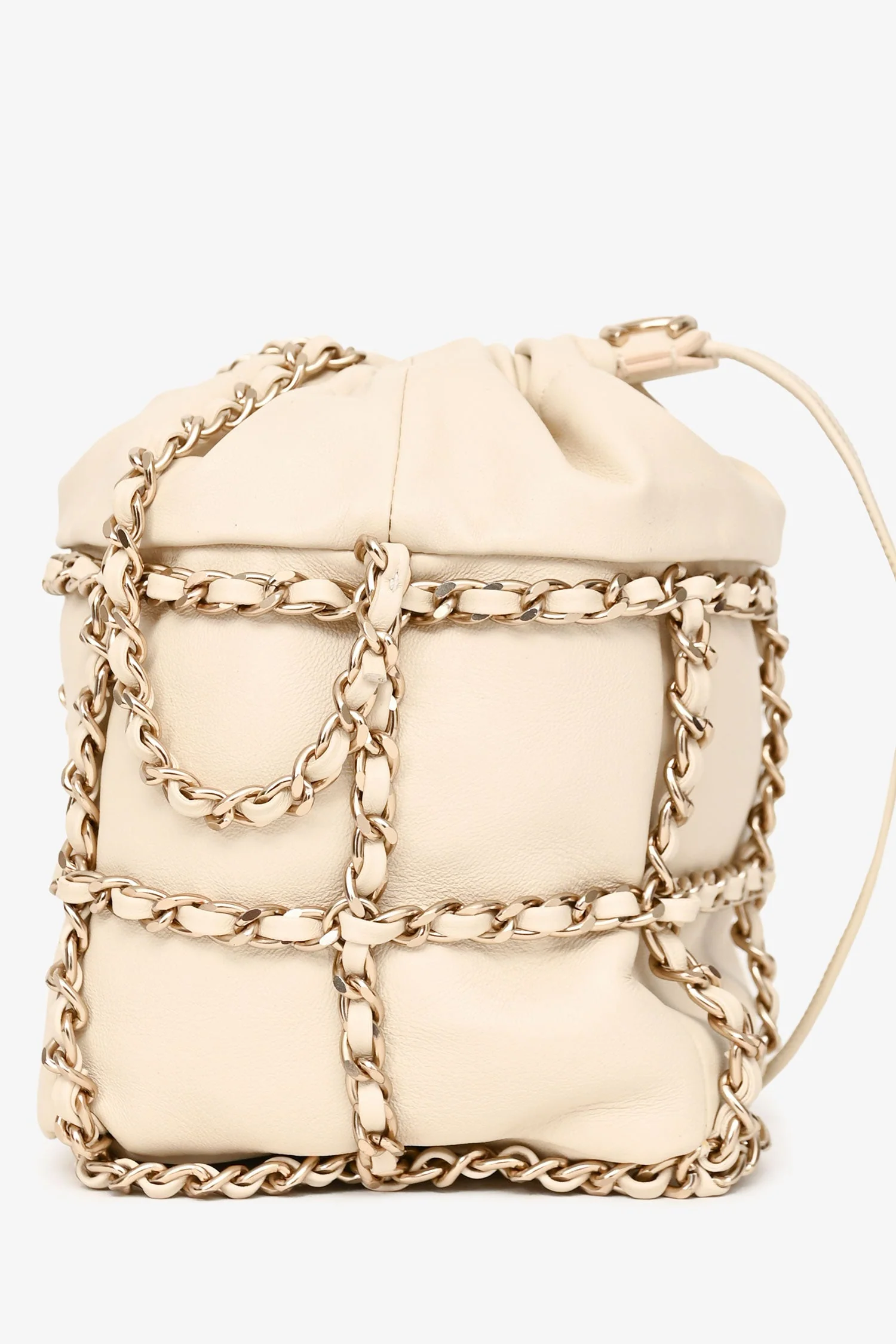 Pre-Loved Chanel™ 2019-20 Cream Lambskin Leather Bucket Chain Drawstring Bag - Image 5