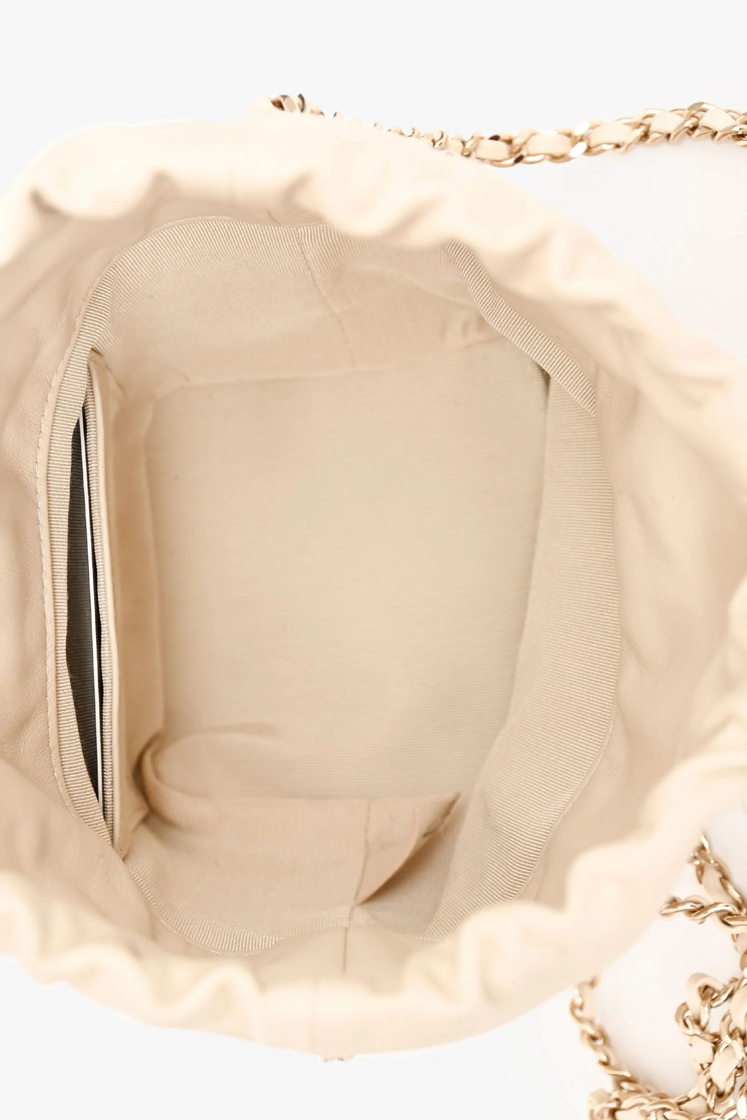 Pre-Loved Chanel™ 2019-20 Cream Lambskin Leather Bucket Chain Drawstring Bag - Image 7