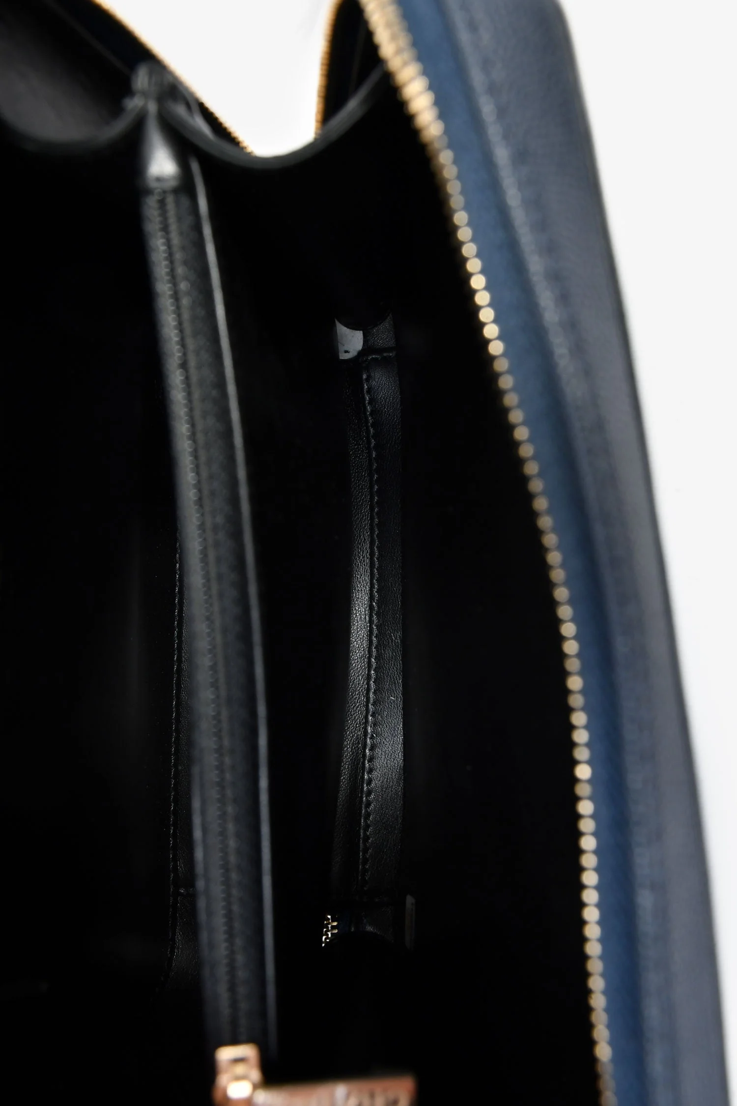 Pre-Loved Chanel™ 2019 Black/Navy Medium Filigree Vanity Case Bag - Image 6