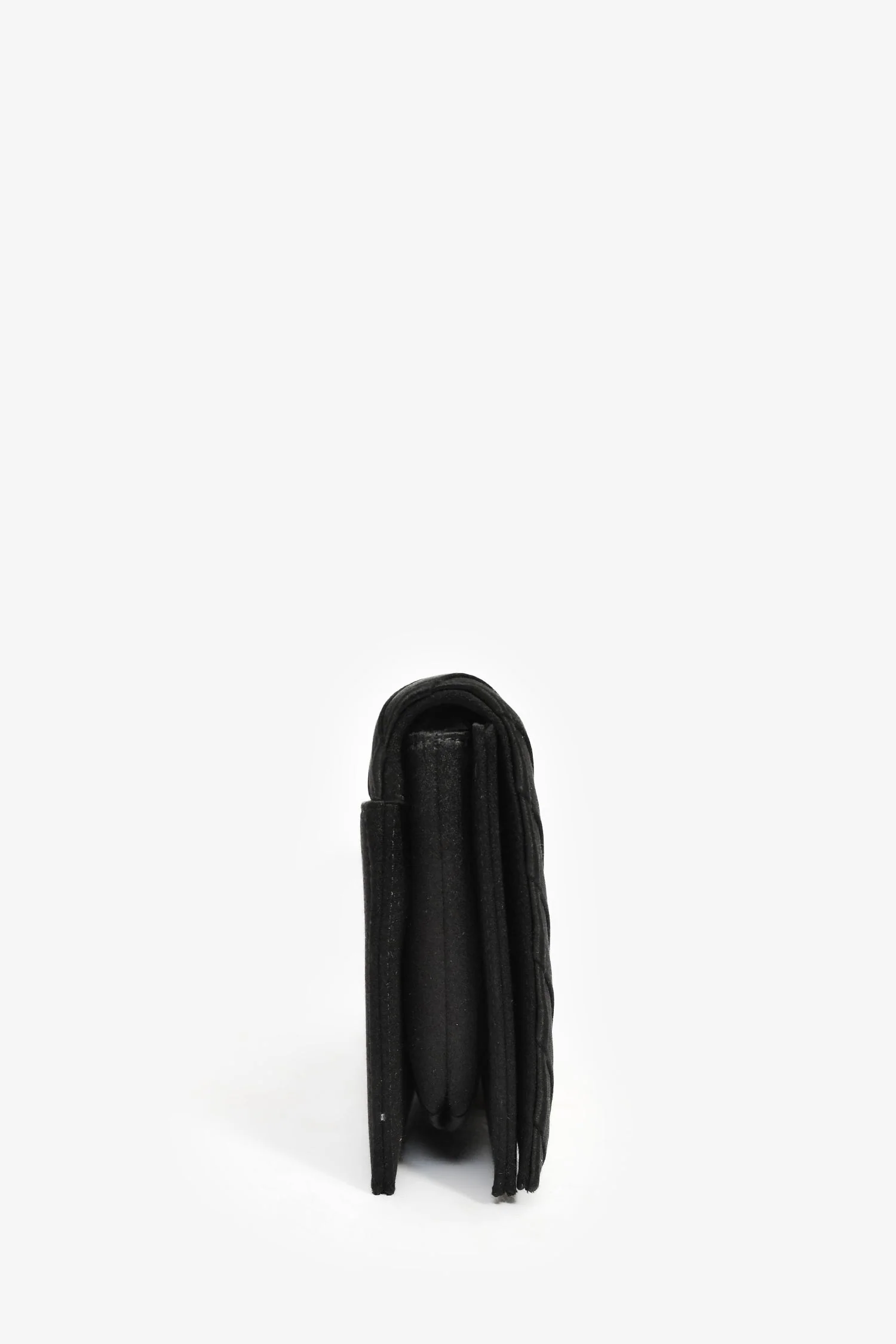 Pre-Loved Chanel™ 2019 Black Silk Pleated CC Flip Lock Clutch - Image 3
