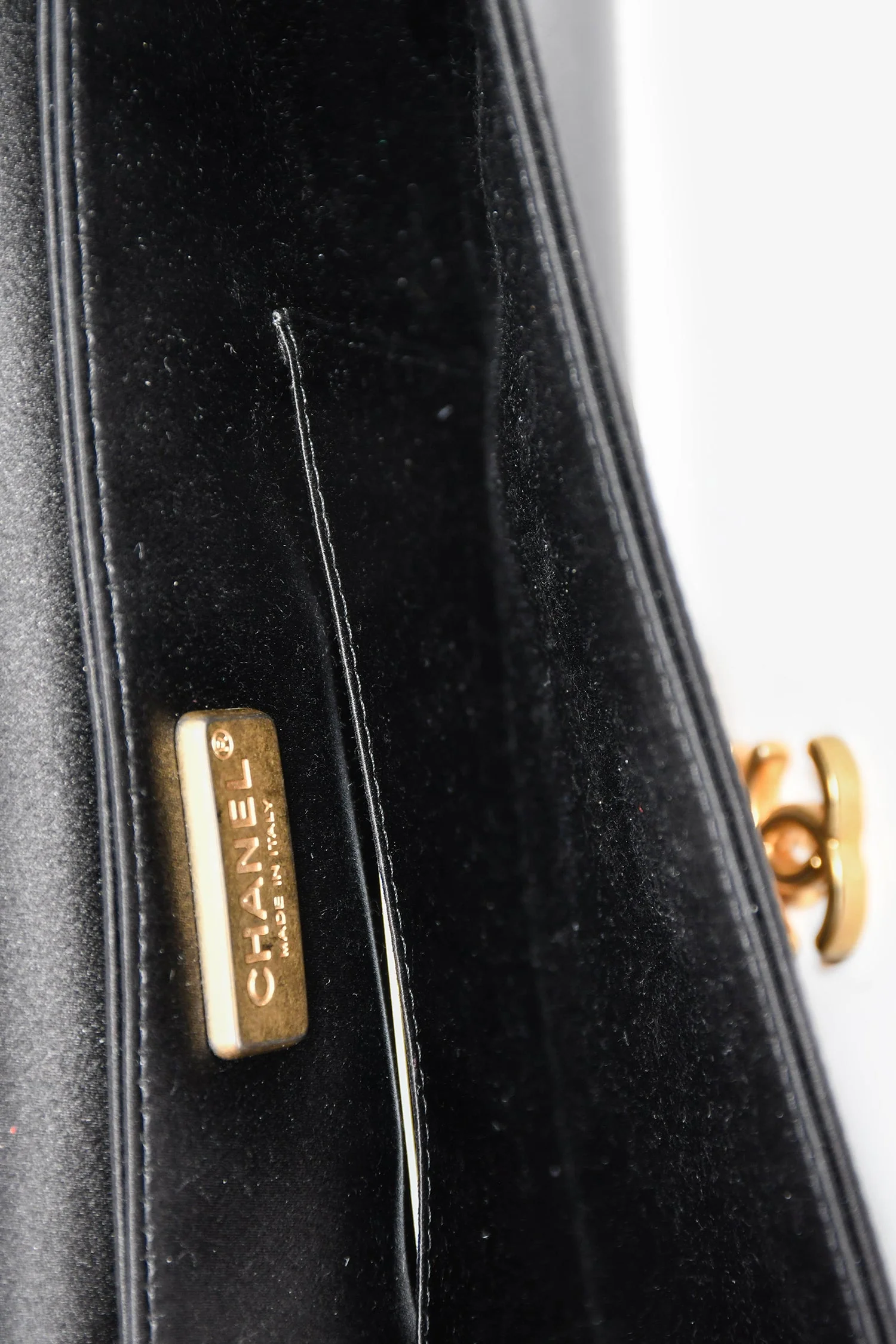 Pre-Loved Chanel™ 2019 Black Silk Pleated CC Flip Lock Clutch - Image 6