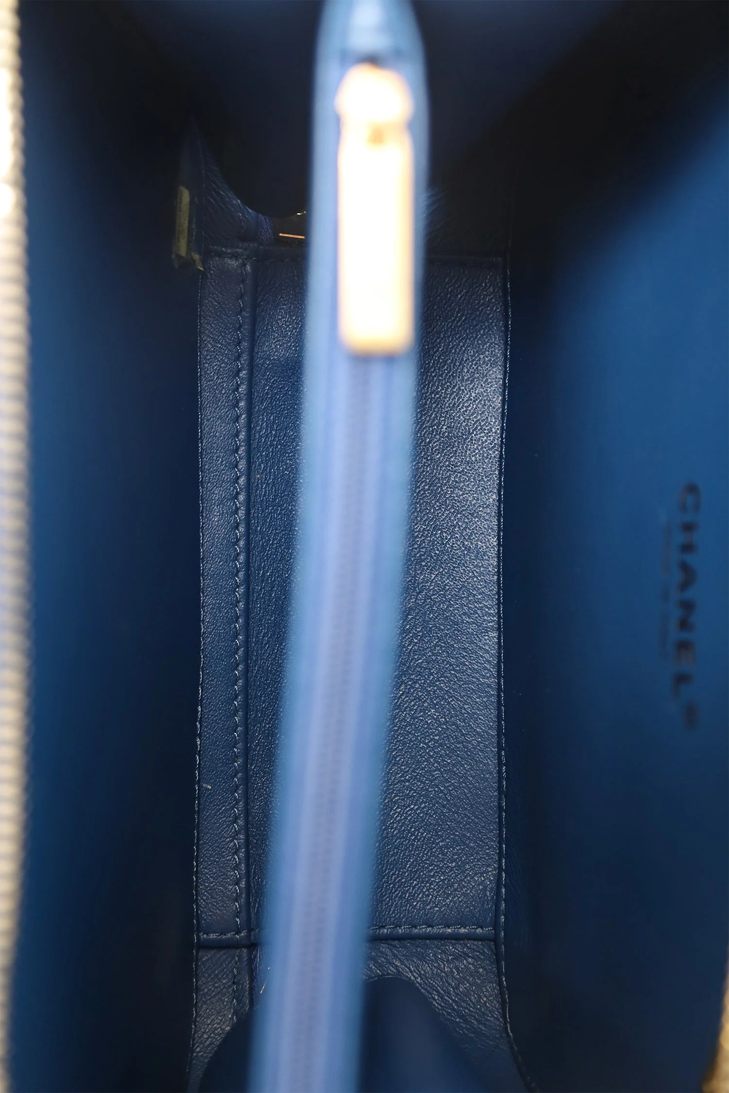 Pre-Loved Chanel™ 2019 Blue Caviar Quilted Small CC Filigree Vanity Case - Image 8