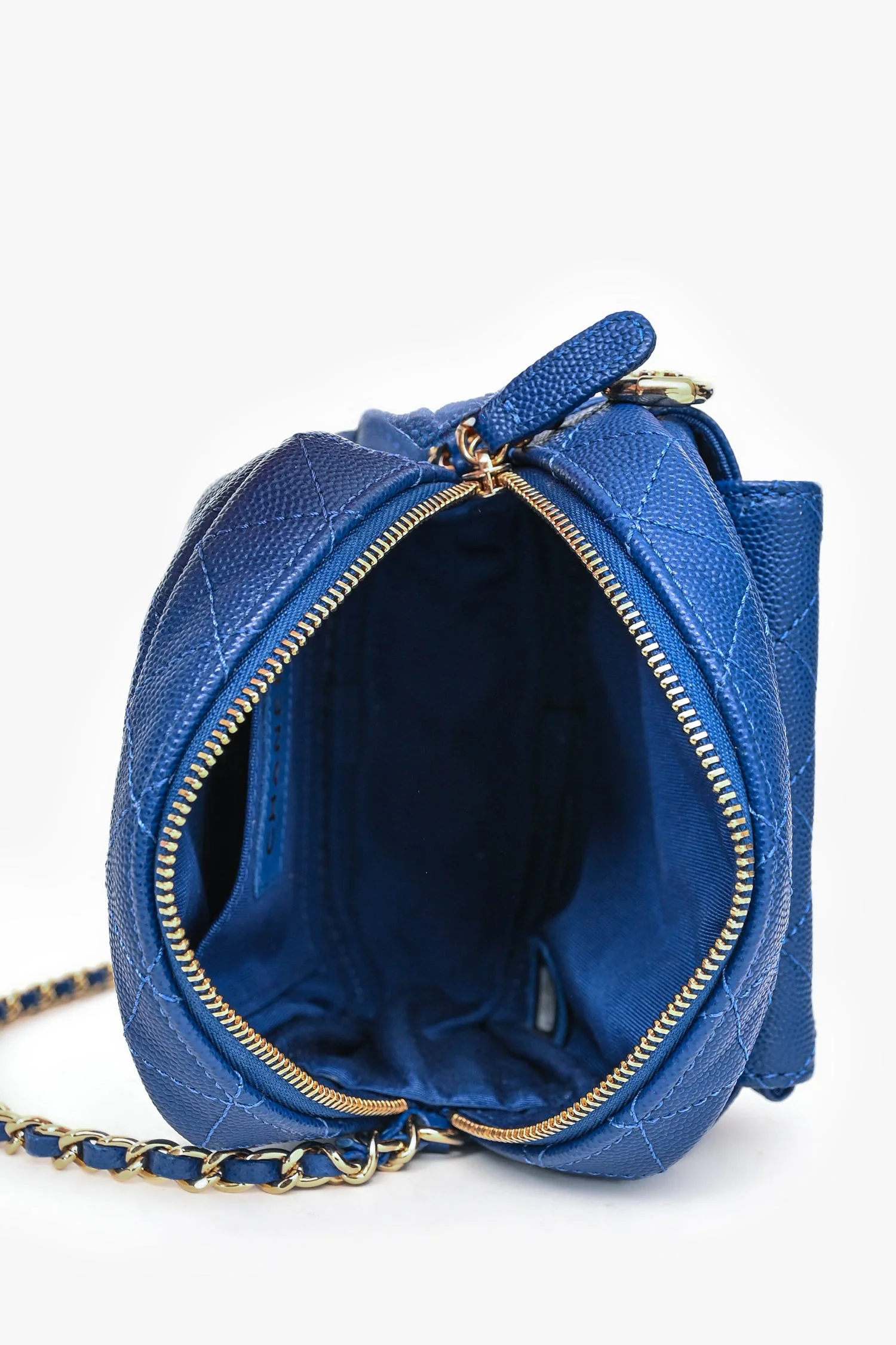 Pre-Loved Chanel™ 2019 Dark Blue Caviar Camera Bag GHW - Image 6