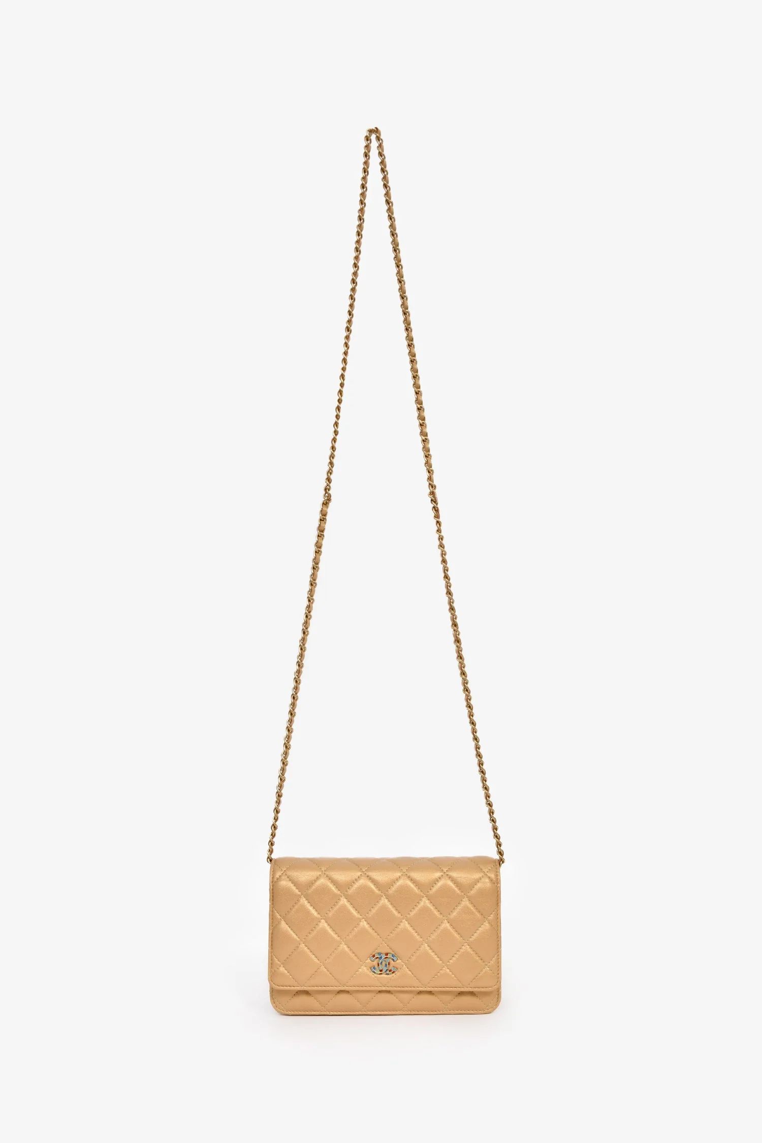Pre-Loved Chanel™ 2019 Gold Metallic Enamel CC Logo Wallet On Chain - Image 7