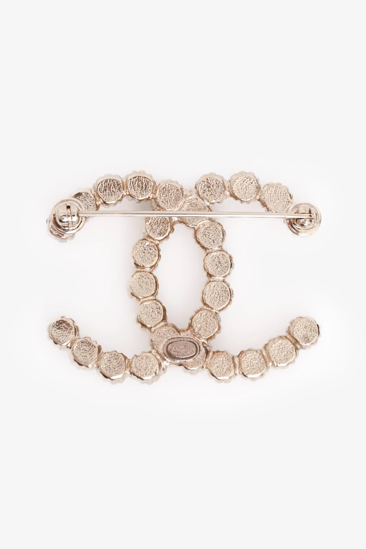 Pre-Loved Chanel™ 2019 Gold Tone Metal/Faux Pearl CC Brooch - Image 2