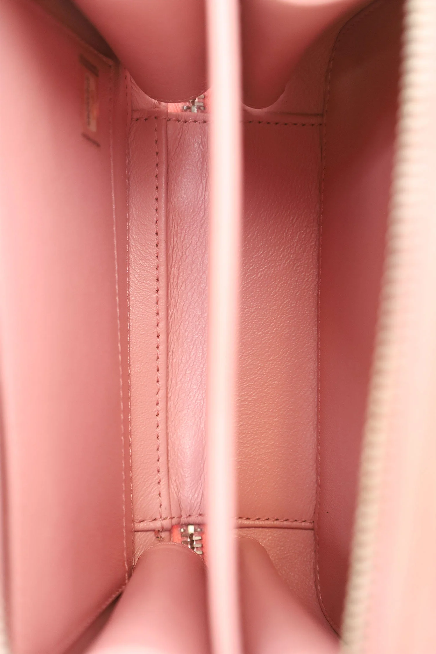 Pre-Loved Chanel™ 2019 Pink/White Caviar Quilted Striped Small CC Filigree Vanity Case - Image 6
