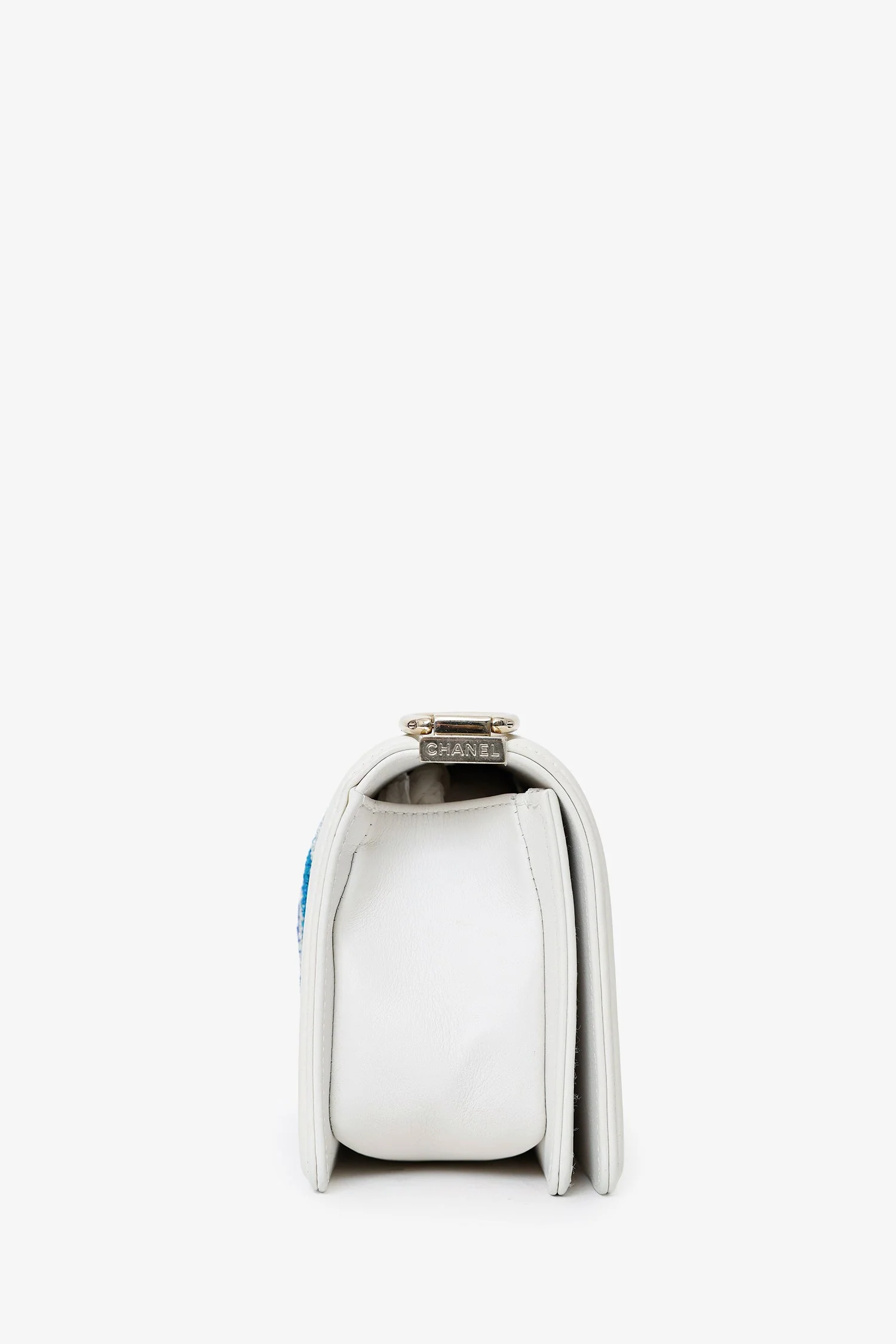 Pre-Loved Chanel™ 2019 White/Blue Chevron Small Boy Shoulder Bag - Image 2