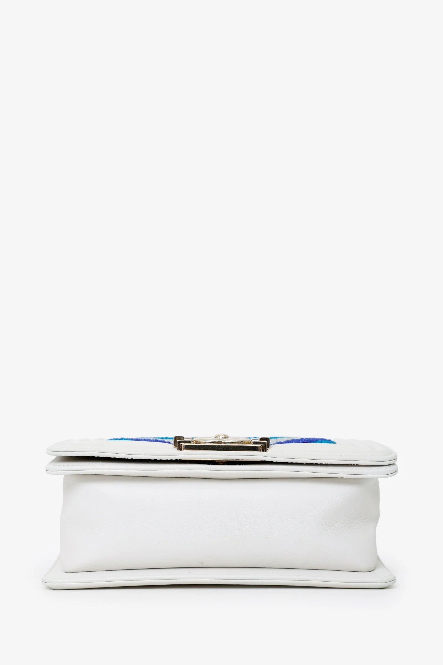 Pre-Loved Chanel™ 2019 White/Blue Chevron Small Boy Shoulder Bag - Image 5