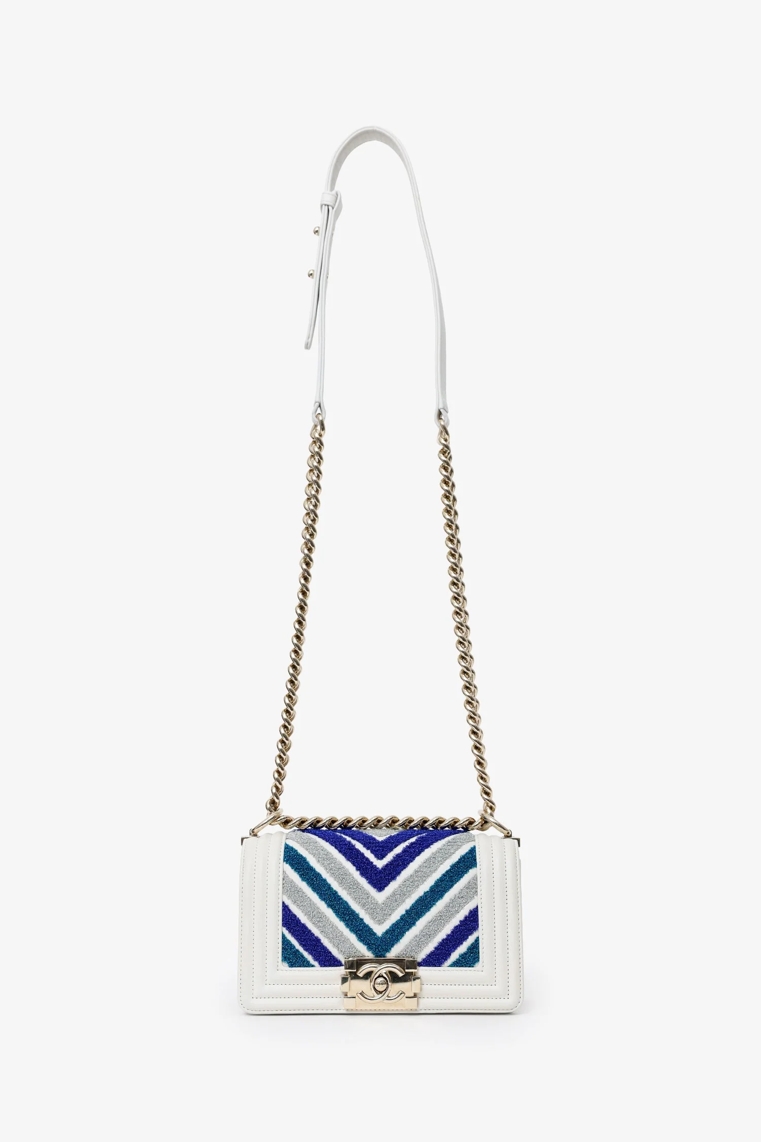 Pre-Loved Chanel™ 2019 White/Blue Chevron Small Boy Shoulder Bag - Image 6