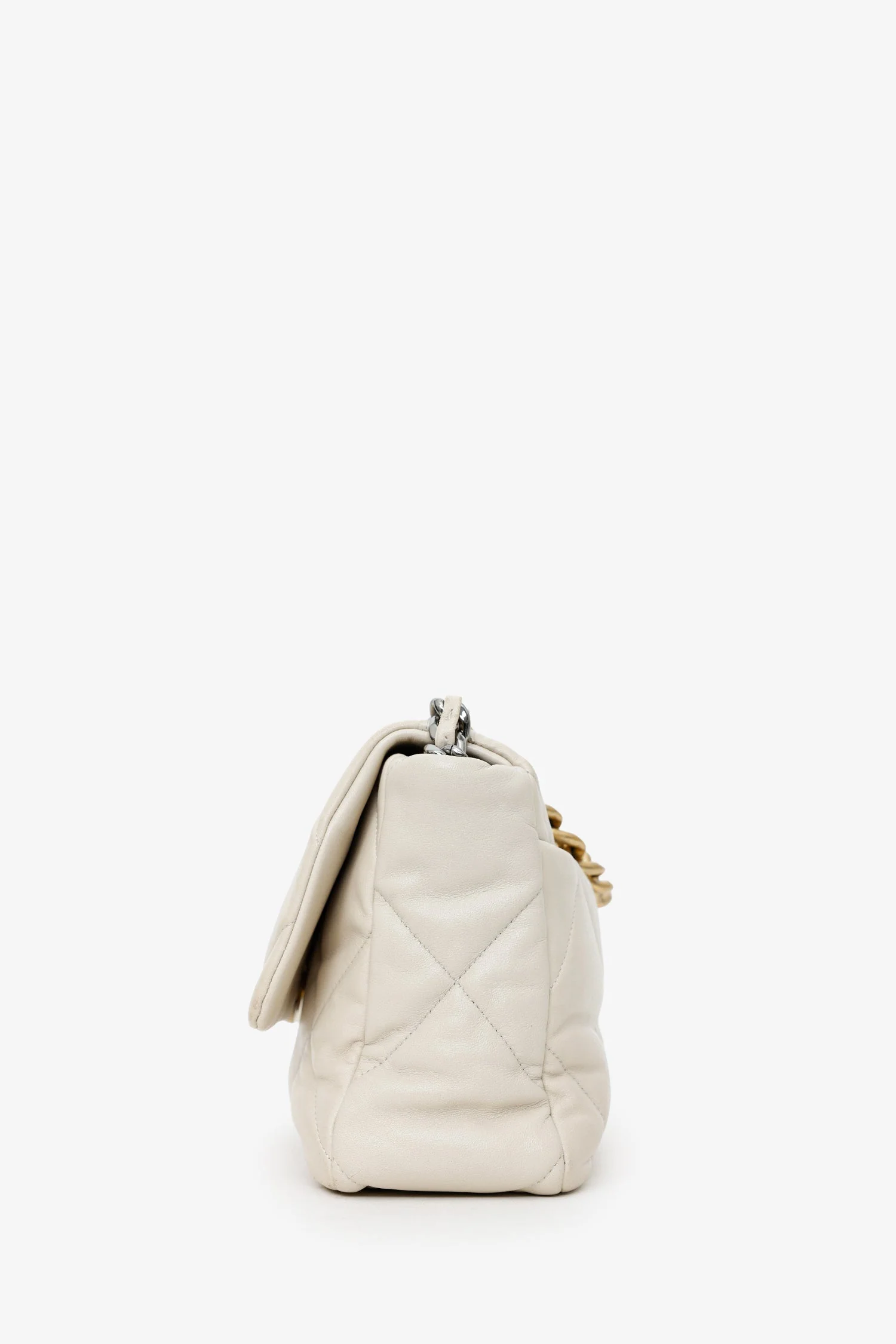 Pre-Loved Chanel™ 2020 Beige Lambskin Medium 19 Flap Bag - Image 3