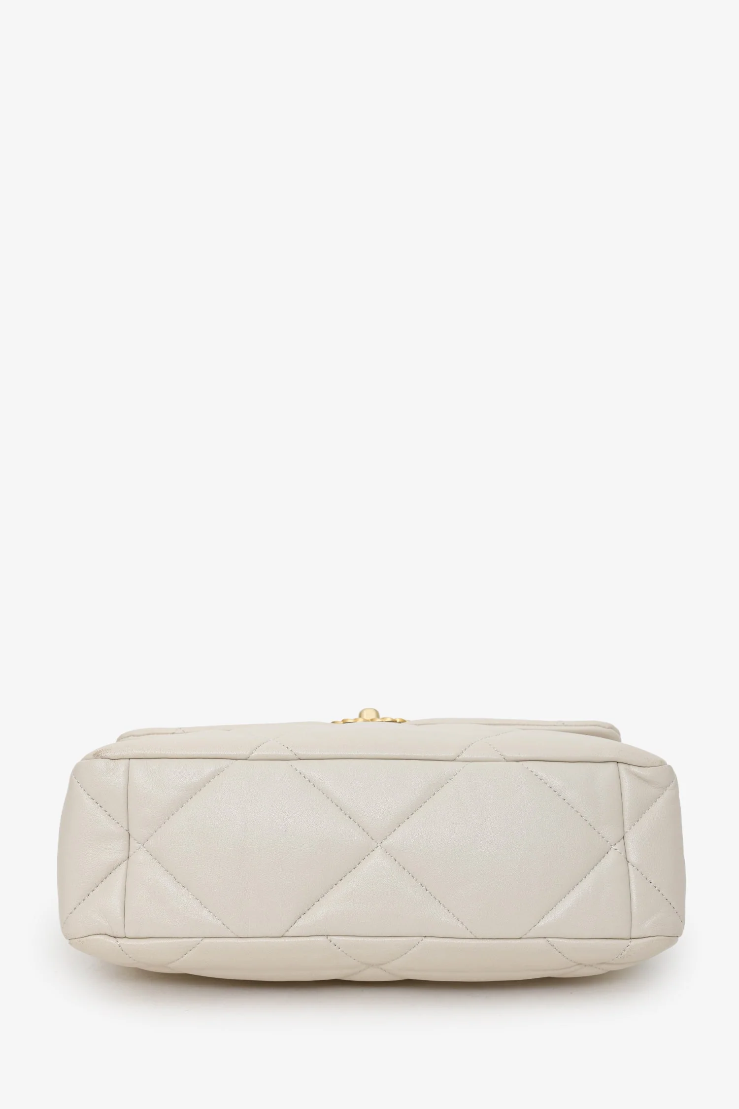 Pre-Loved Chanel™ 2020 Beige Lambskin Medium 19 Flap Bag - Image 5