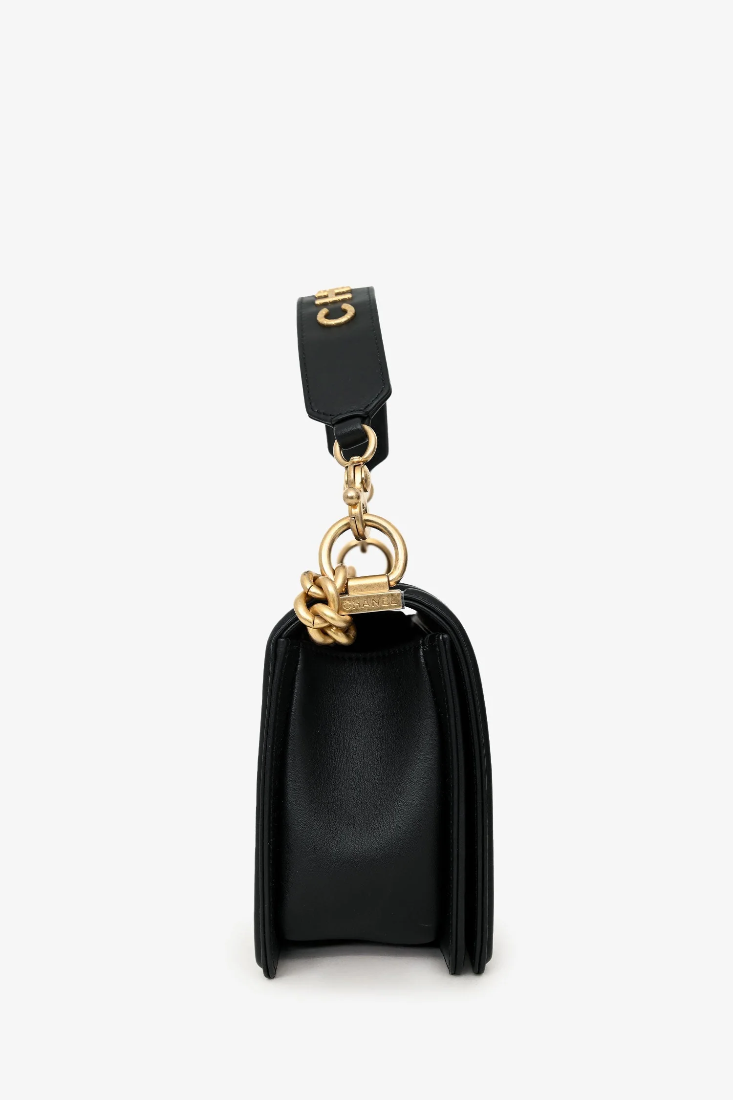 Pre-Loved Chanel™ 2020 Black Quilted Lambskin Medium Boy Bag Gold-Tone Hardware - Image 4