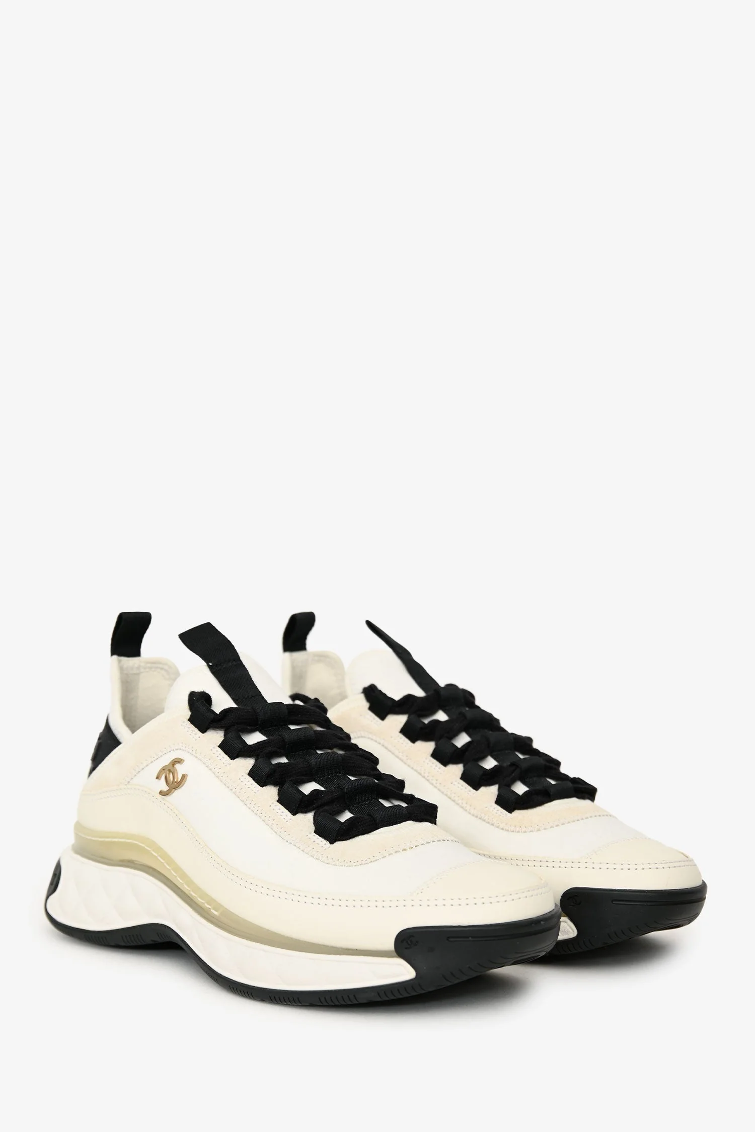 Pre-Loved Chanel™ 2020 Black/White Leather Trim CC Logo Sneakers Size 37.5 - Image 2