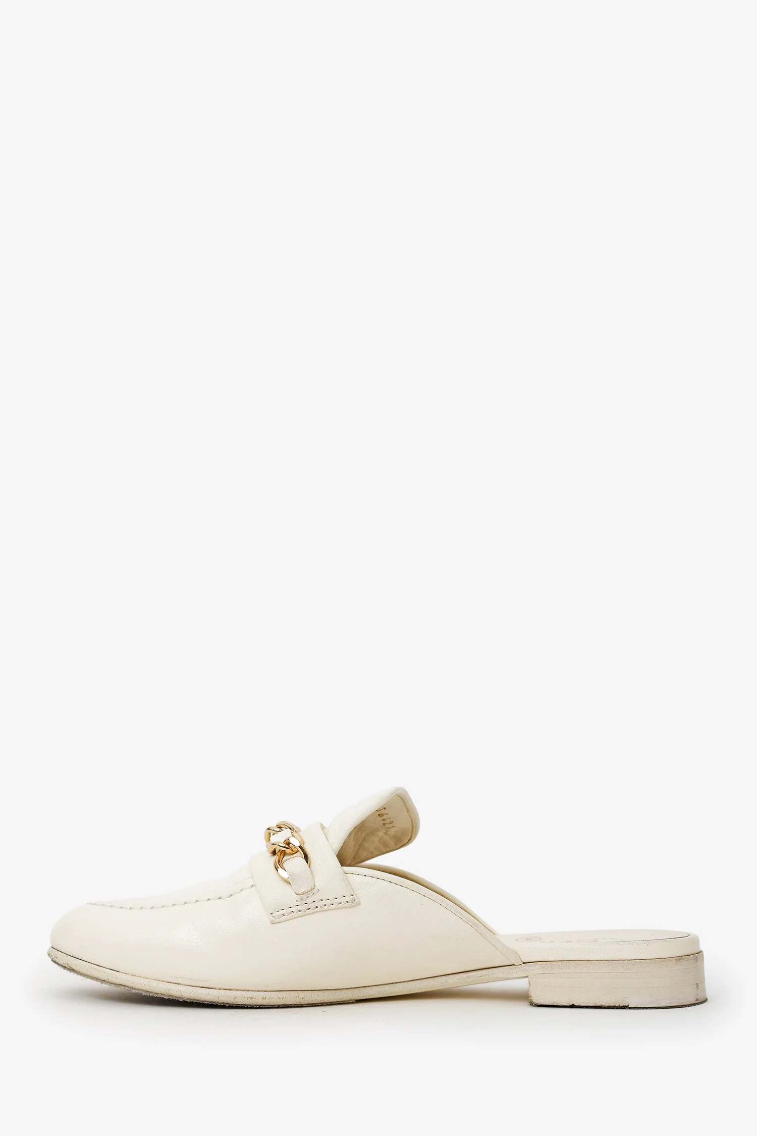 Pre-Loved Chanel™ 2020 White Leather Interlocking CC Logo Chain Mules Size 36 - Image 5