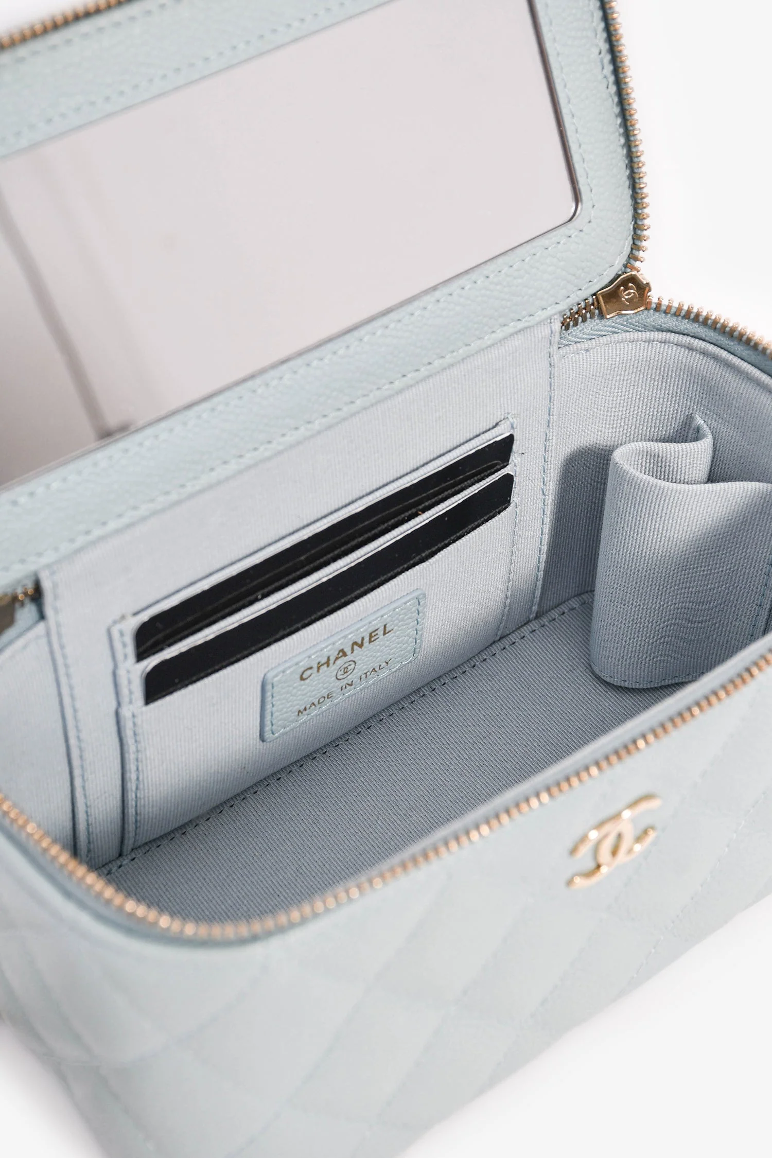 Pre-Loved Chanel™ 2021 Blue Caviar Leather Quilted CC Vanity Top Handle Bag - Image 6