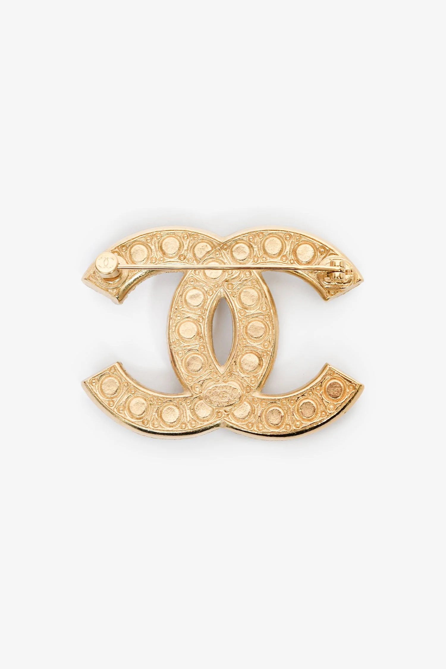 Pre-Loved Chanel™ 2021 Gold Tone Metal/Faux Pearl CC Brooch - Image 2