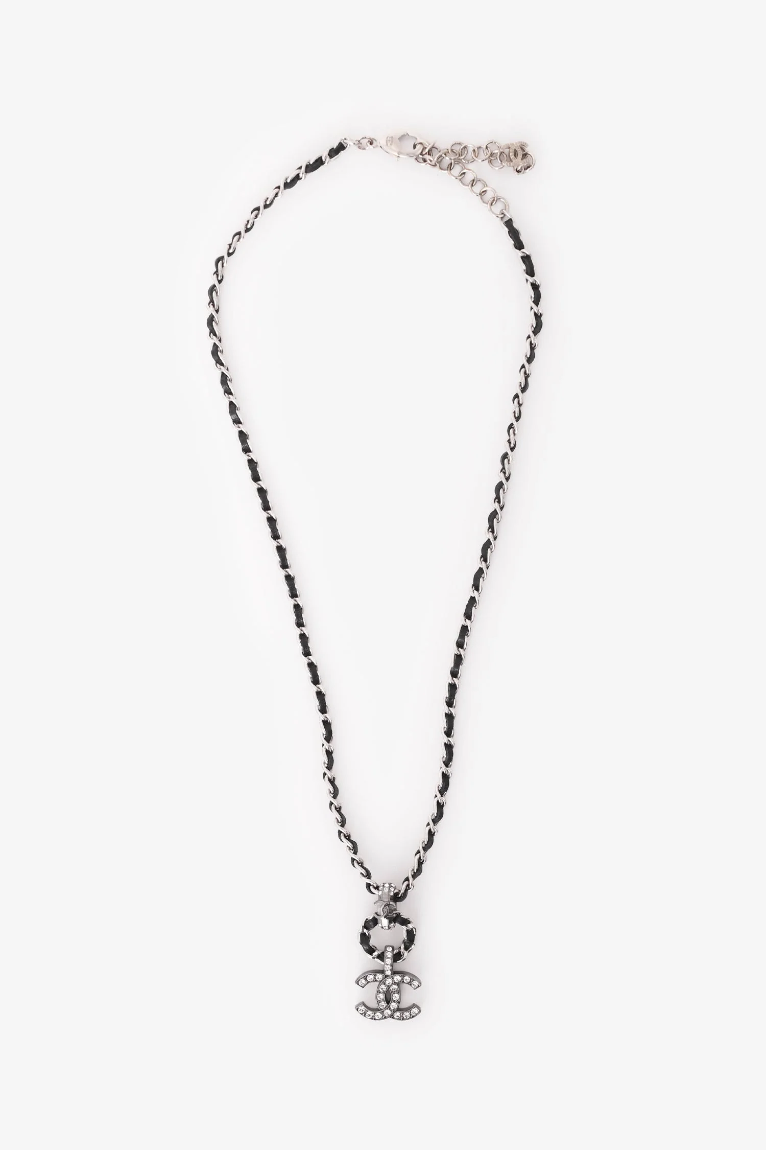 Pre-Loved Chanel™ 2021 Silver Tone Metal/ Leather Intertwined CC Crystal Embellished Necklace - Image 2