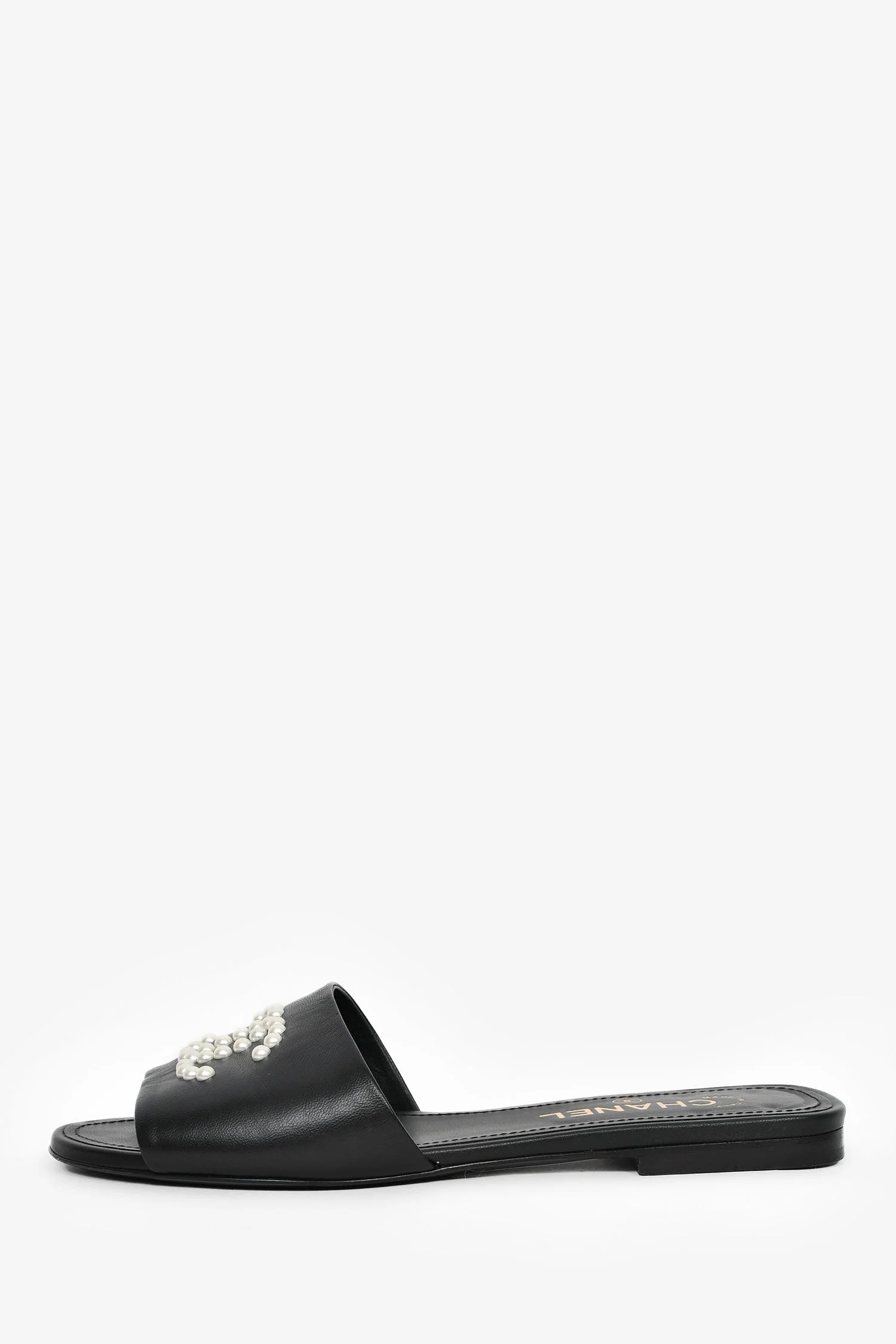 Pre-Loved Chanel™ 2022 Black Leather/Faux Pearl CC Logo Sandals Size 38 - Image 4
