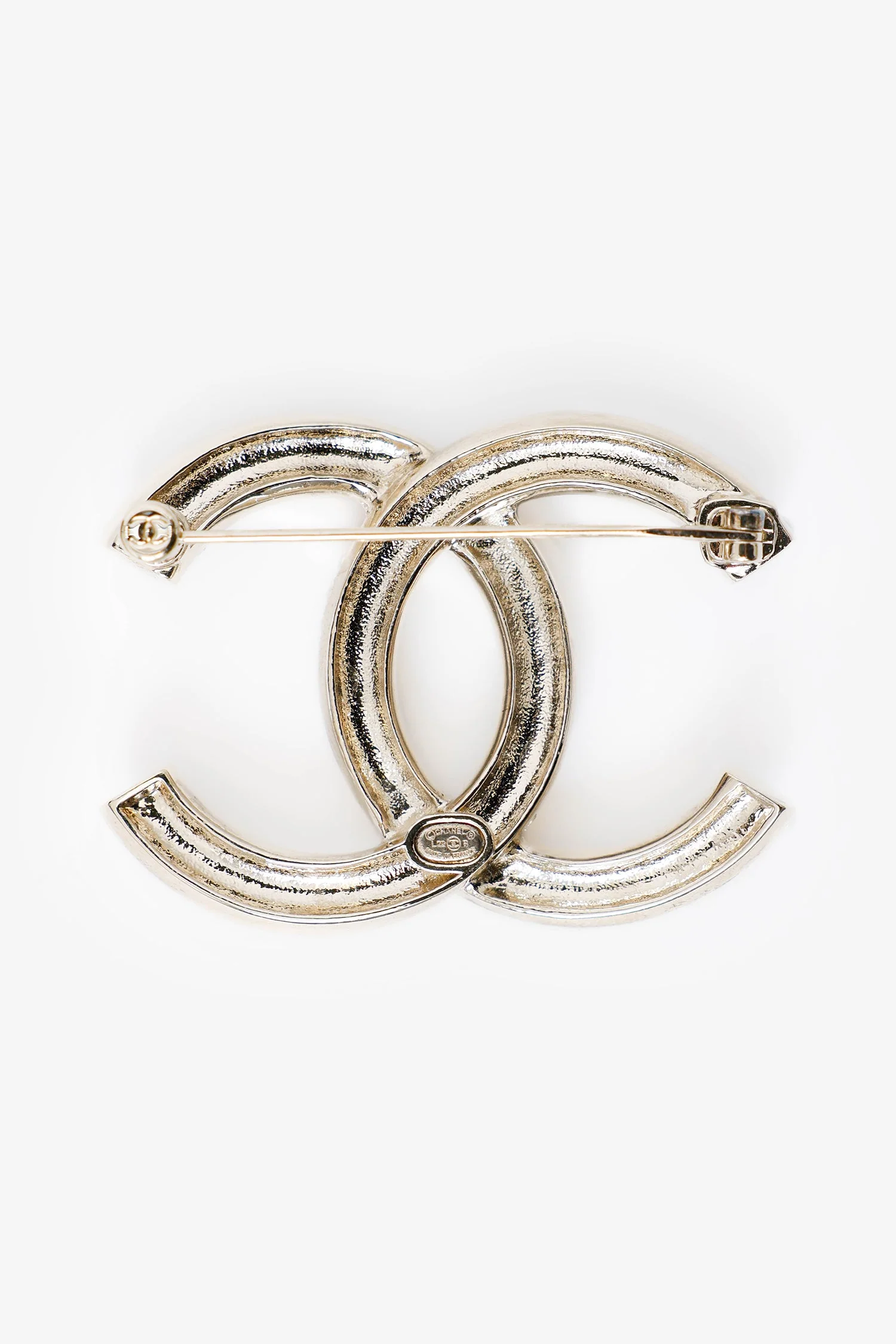 Pre-Loved Chanel™ 2022 Pearl/Black Rhinestone CC Logo Brooch - Image 2