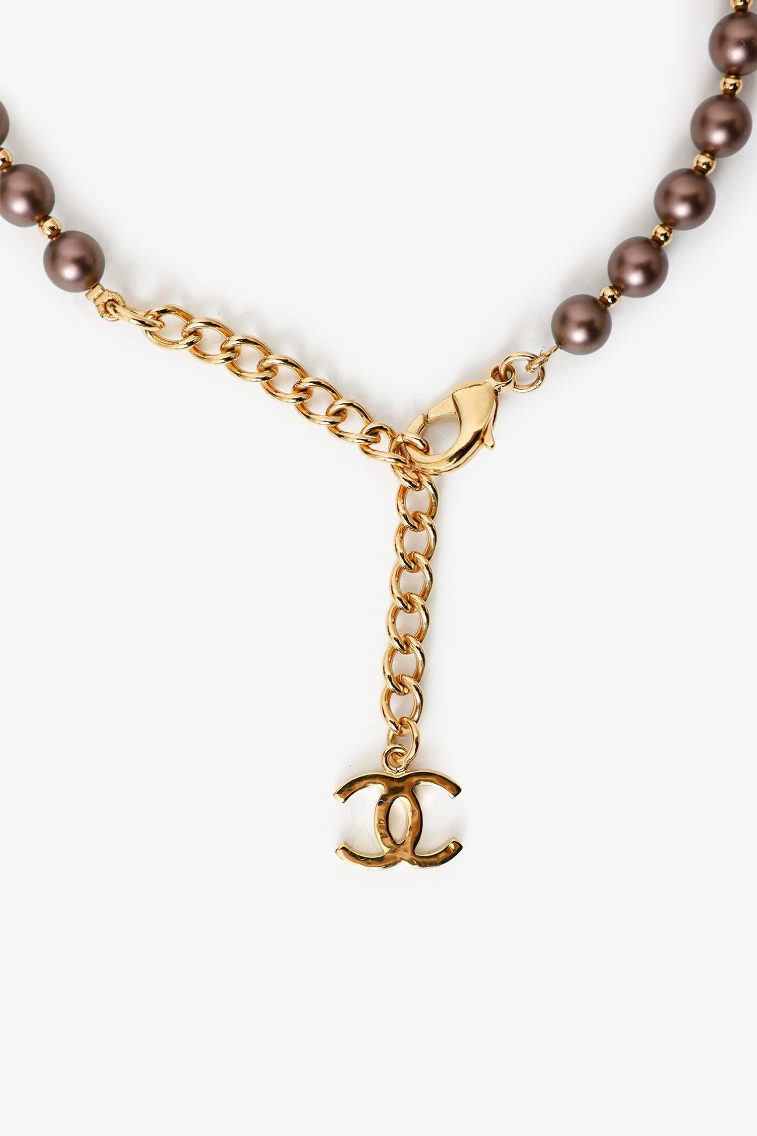 Pre-Loved Chanel™ 2023 Gold-tone Brown Pearl Crystal CC Choker Necklace - Image 4