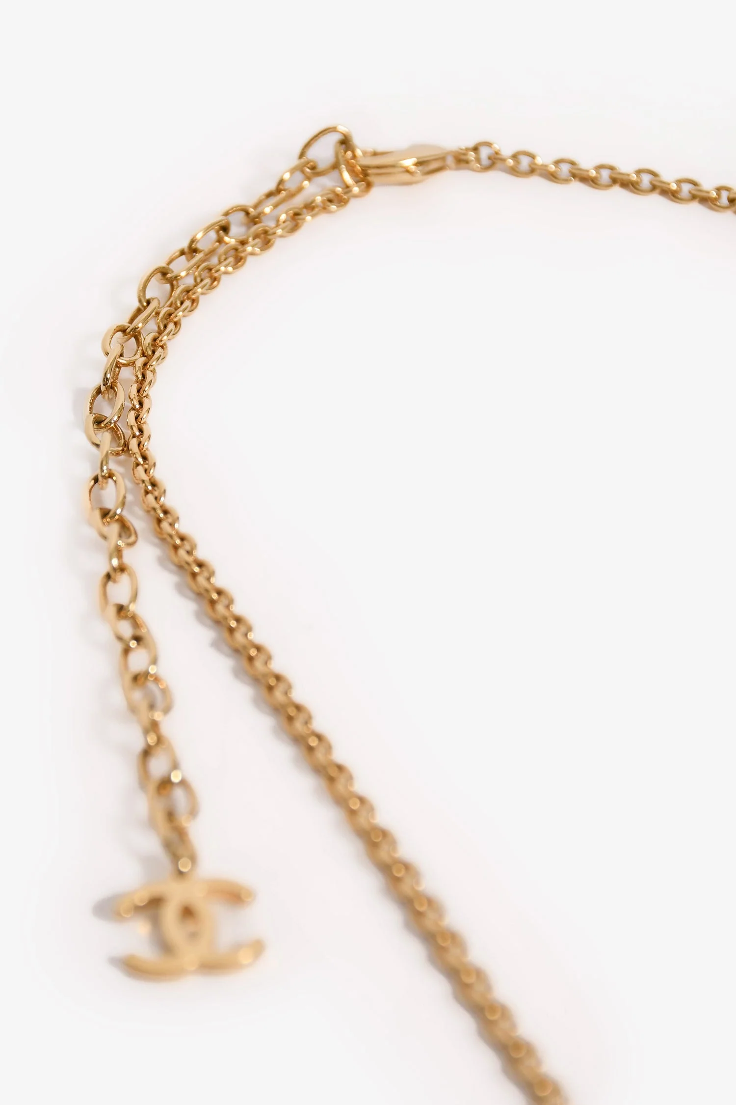 Pre-Loved Chanel™ 2023 Gold Tone Crystal CC Heart Long Chain Belt - Image 3