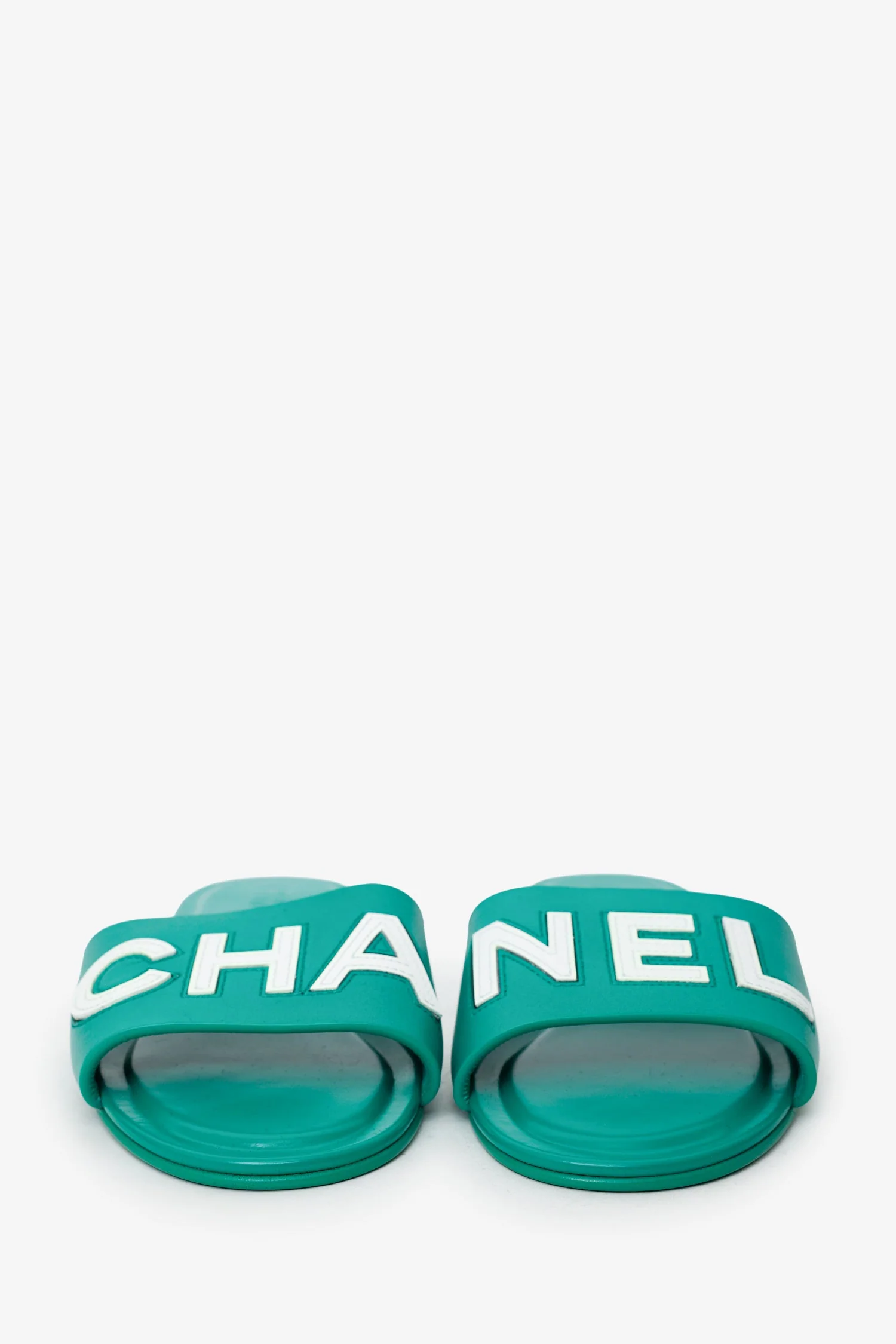 Pre-Loved Chanel™ 2023 Green Leather CHA-NEL Mules Sandal Size 37 - Image 3
