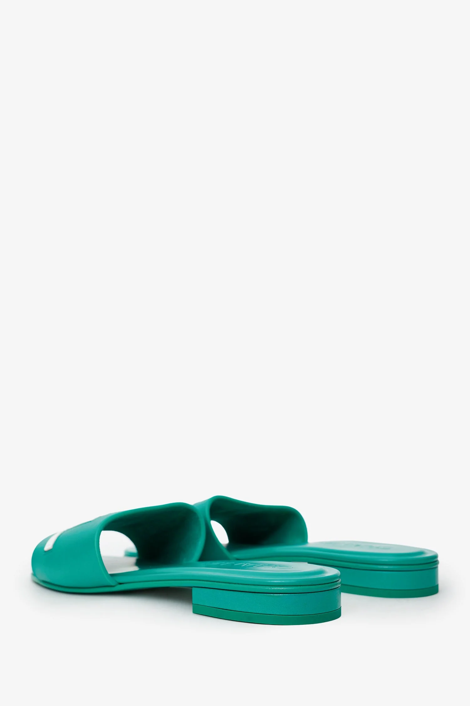 Pre-Loved Chanel™ 2023 Green Leather CHA-NEL Mules Sandal Size 37 - Image 4