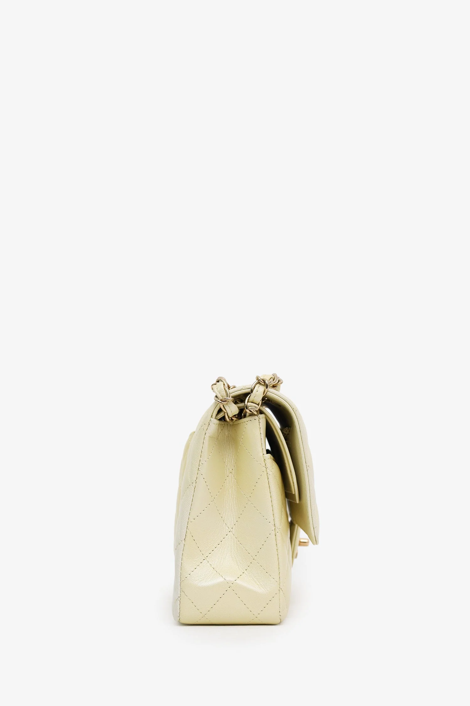 Chanel™ 22P Iridescent Yellow Quilted Leather Medium Double Flap Bag (Pre-Loved) - Image 3