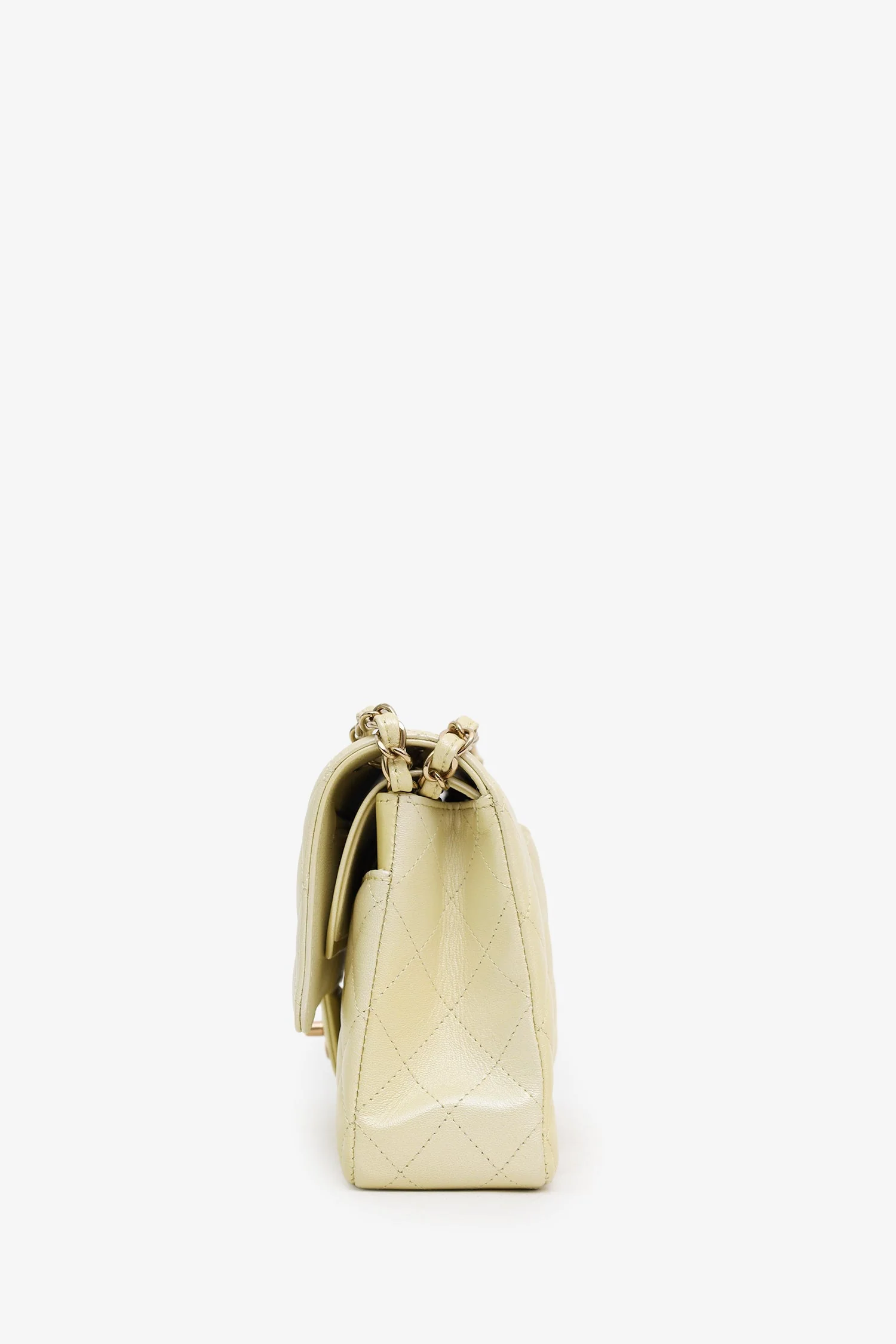 Chanel™ 22P Iridescent Yellow Quilted Leather Medium Double Flap Bag (Pre-Loved) - Image 4