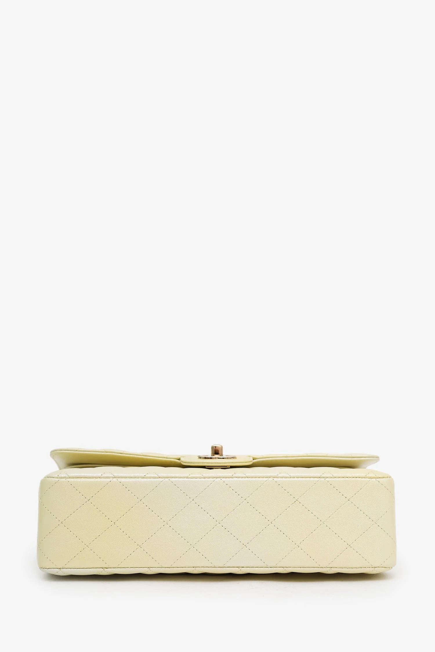 Chanel™ 22P Iridescent Yellow Quilted Leather Medium Double Flap Bag (Pre-Loved) - Image 5