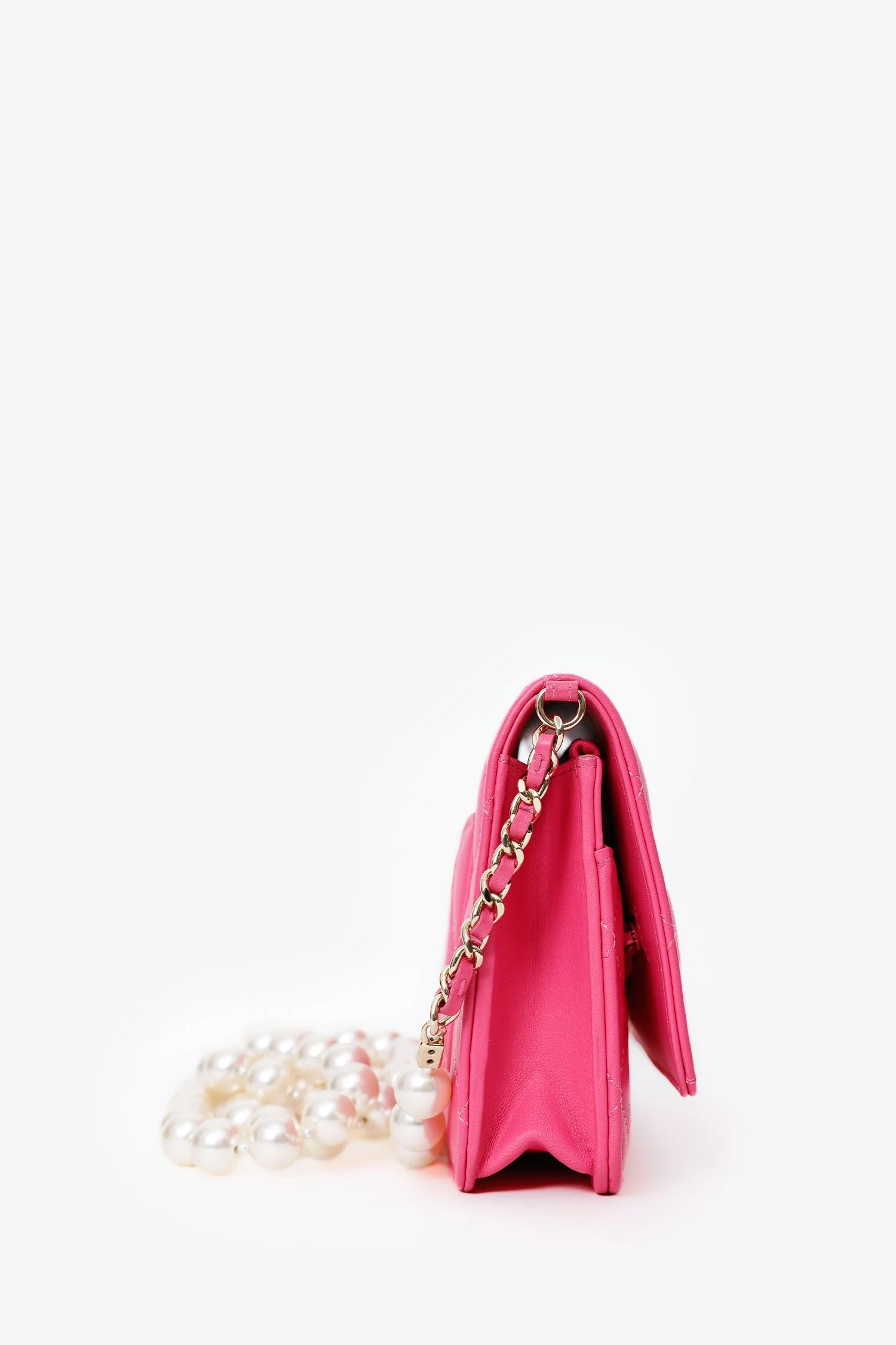 Pre-Loved Chanel™ 22P Pink Quilted Lambskin Pearl Wallet on Chain - Image 3