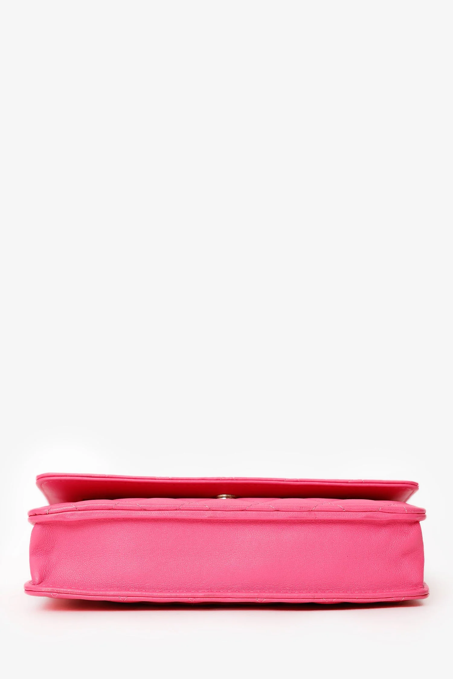 Pre-Loved Chanel™ 22P Pink Quilted Lambskin Pearl Wallet on Chain - Image 5