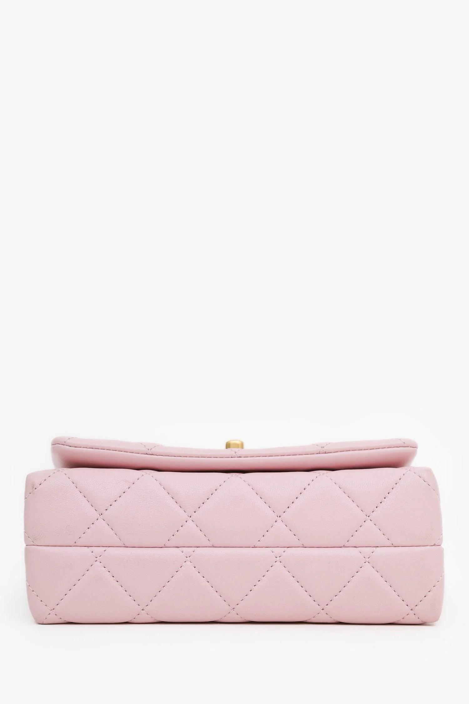 Chanel™ 24A Light Pink Quilted Lambskin Small CC Enamel Flap Bag (Pre-Loved) - Image 5