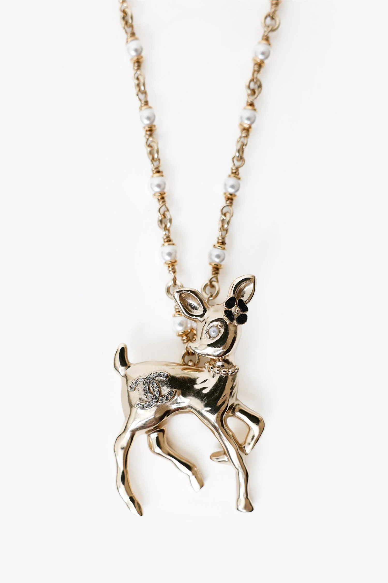 Pre-Loved Chanel™ 25P Gold Plated Pearl Deer Pendant Necklace - Image 2