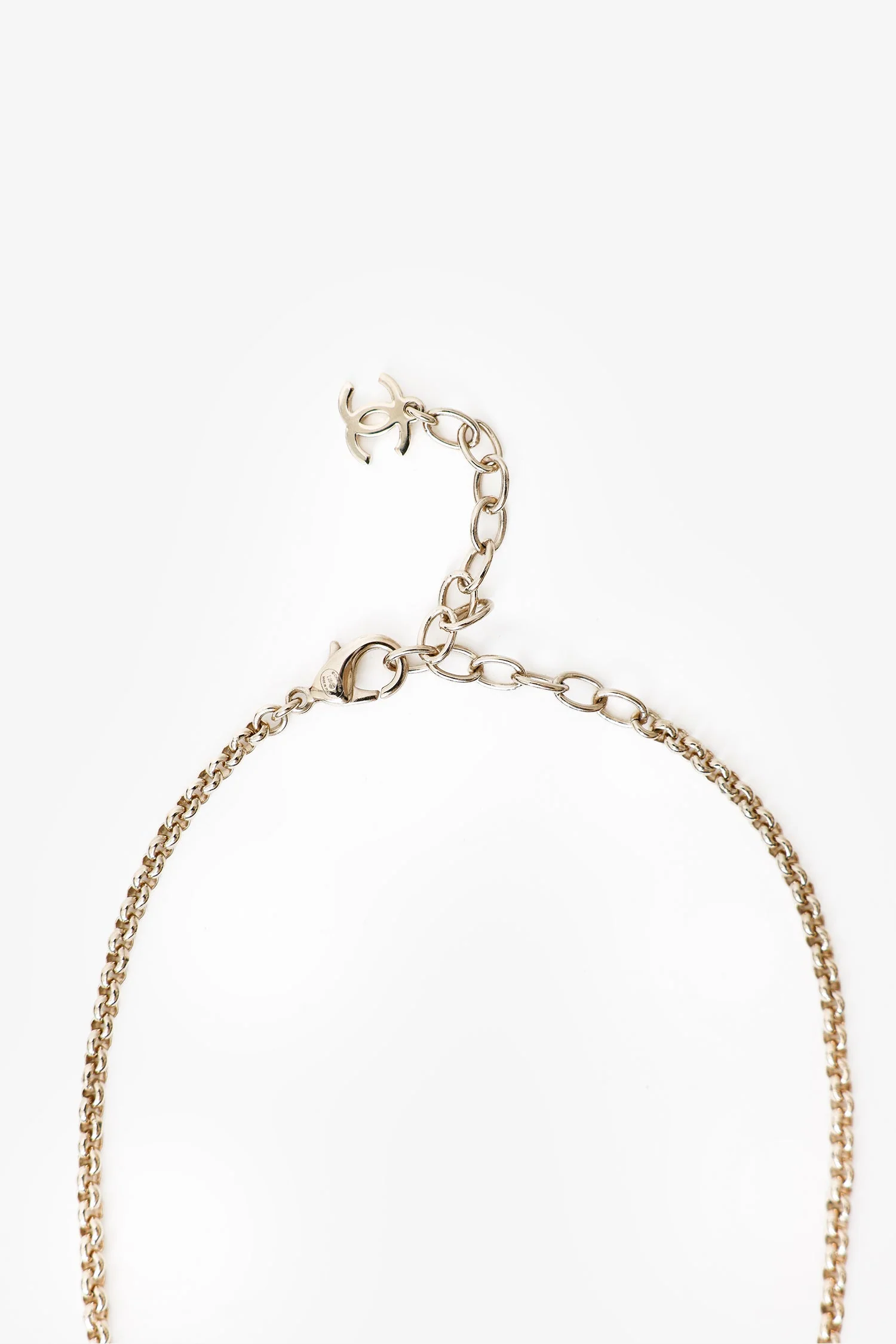Pre-Loved Chanel™ 25P Gold Plated Pearl Deer Pendant Necklace - Image 3