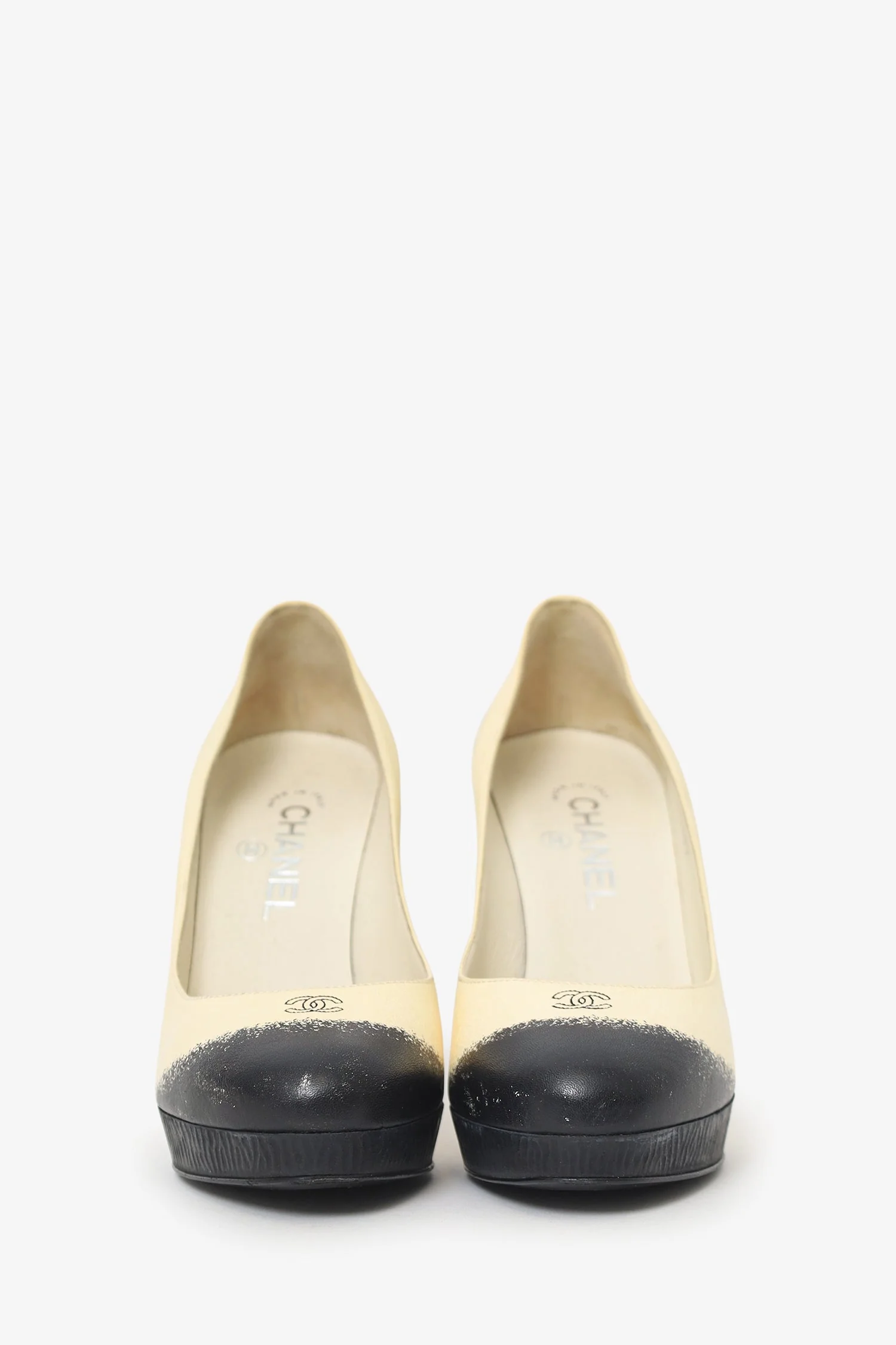 Pre-Loved Chanel™ Beige/Black Leather CC Platform Pumps Size 38.5 - Image 3