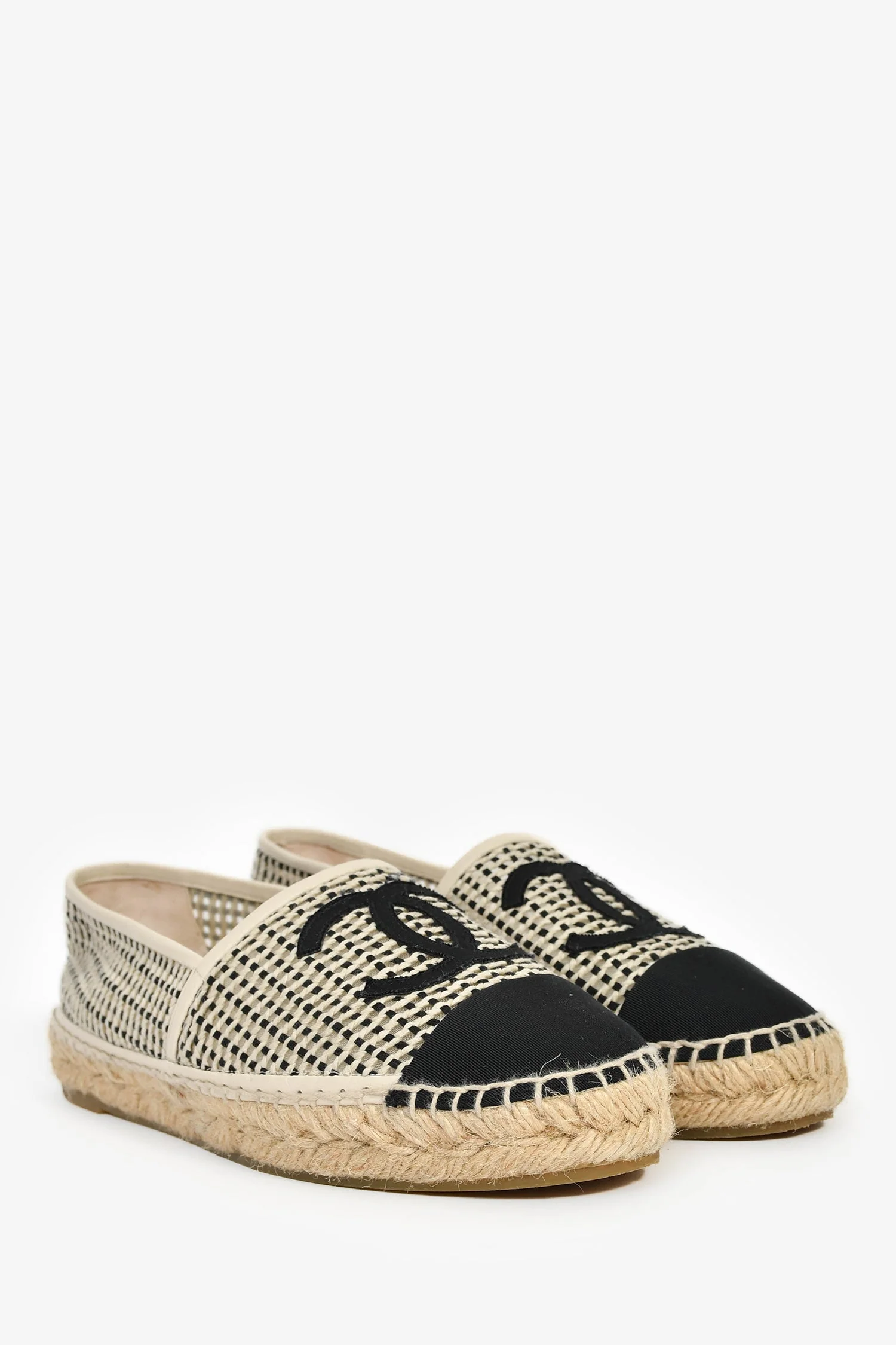Pre-Loved Chanel™ Beige/Black Mesh CC Espadrille Flats Size 38 - Image 2