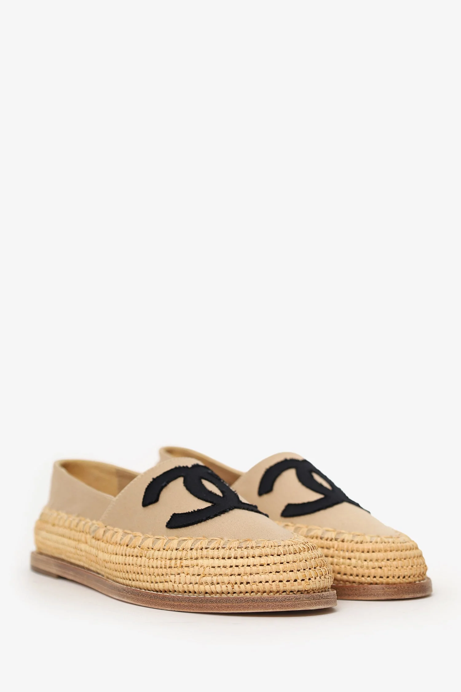 Pre-Loved Chanel™ Beige/Black Satin/Woven Raffia CC Espadrille Flats Size 36 - Image 2